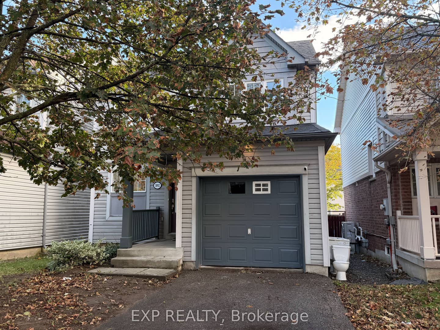 1892 Secretariat Place, Oshawa, ON L1L 1C7