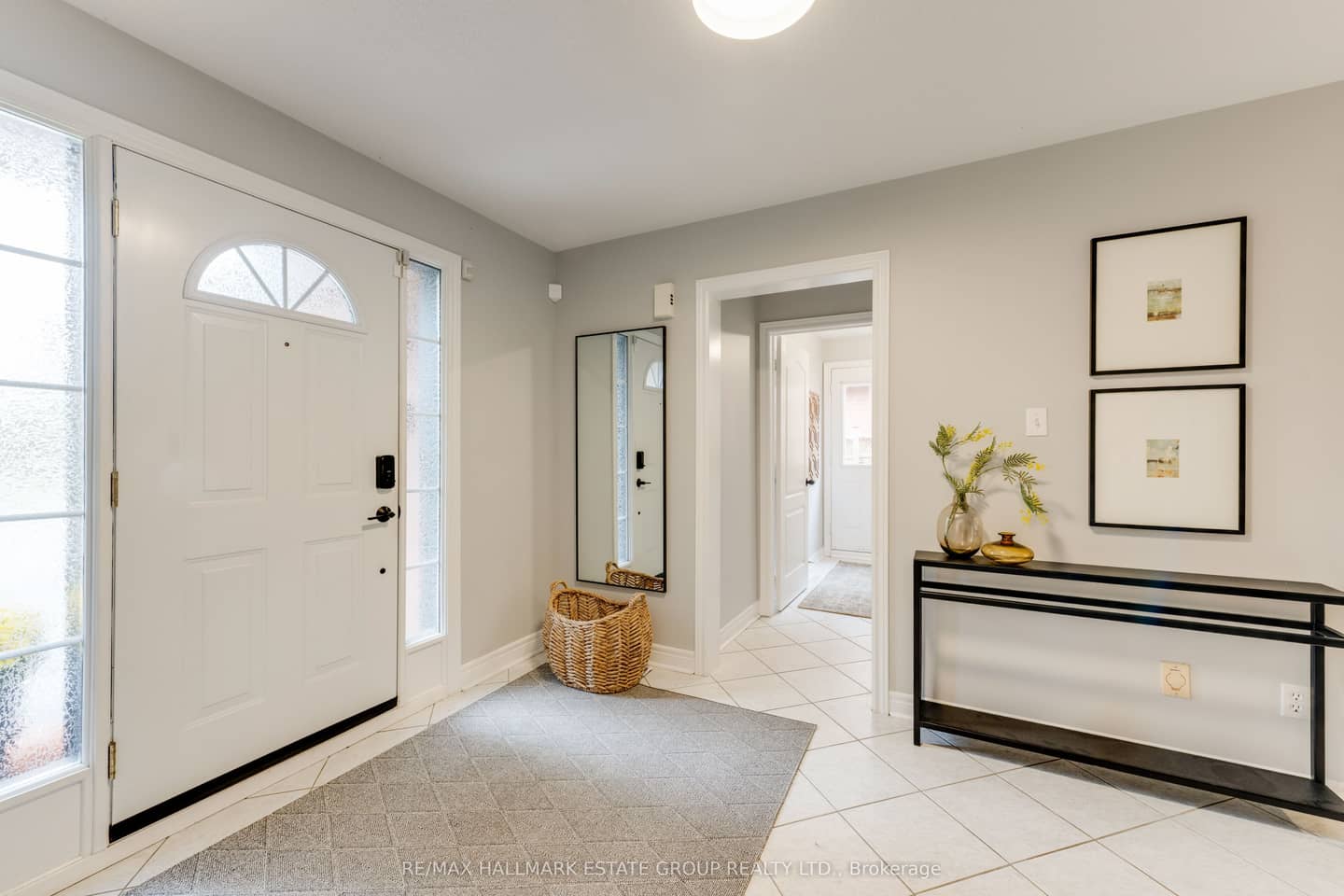 25 Dewbourne Place, Whitby, ON L1R 2E4