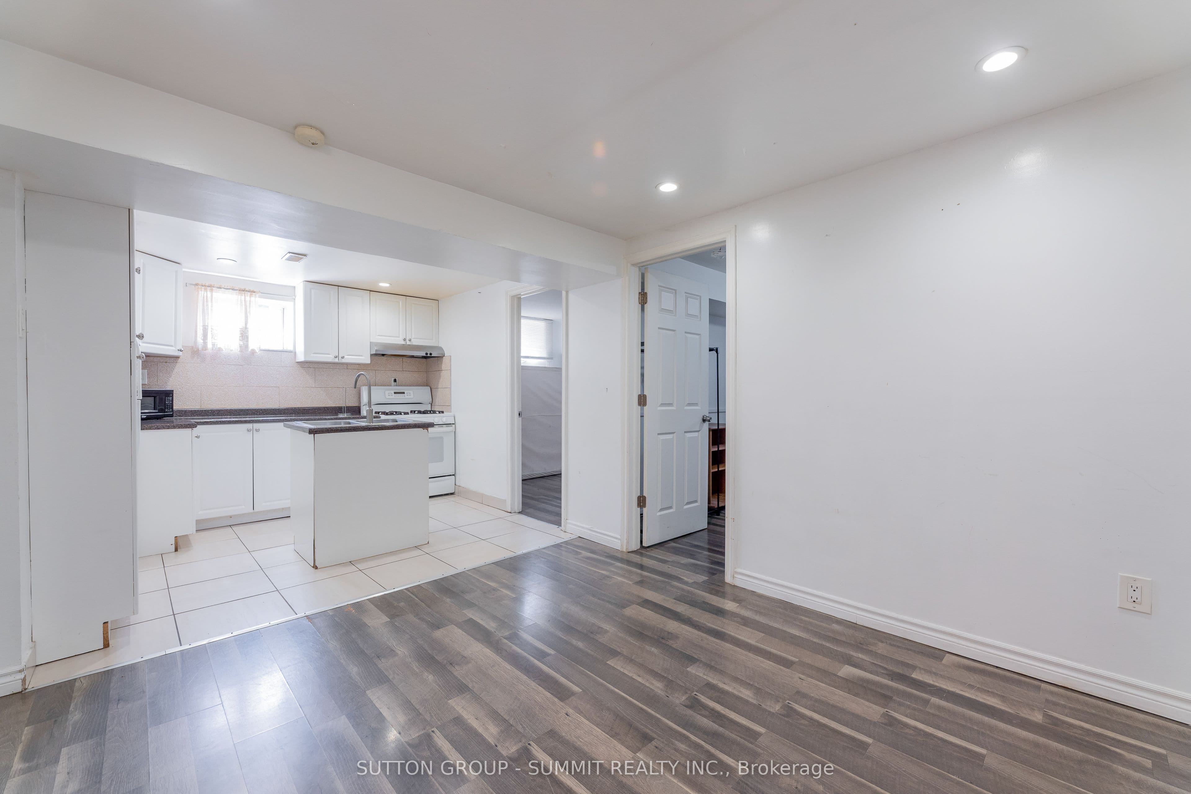 29 Yatescastle, Toronto, ON M3L 2B9