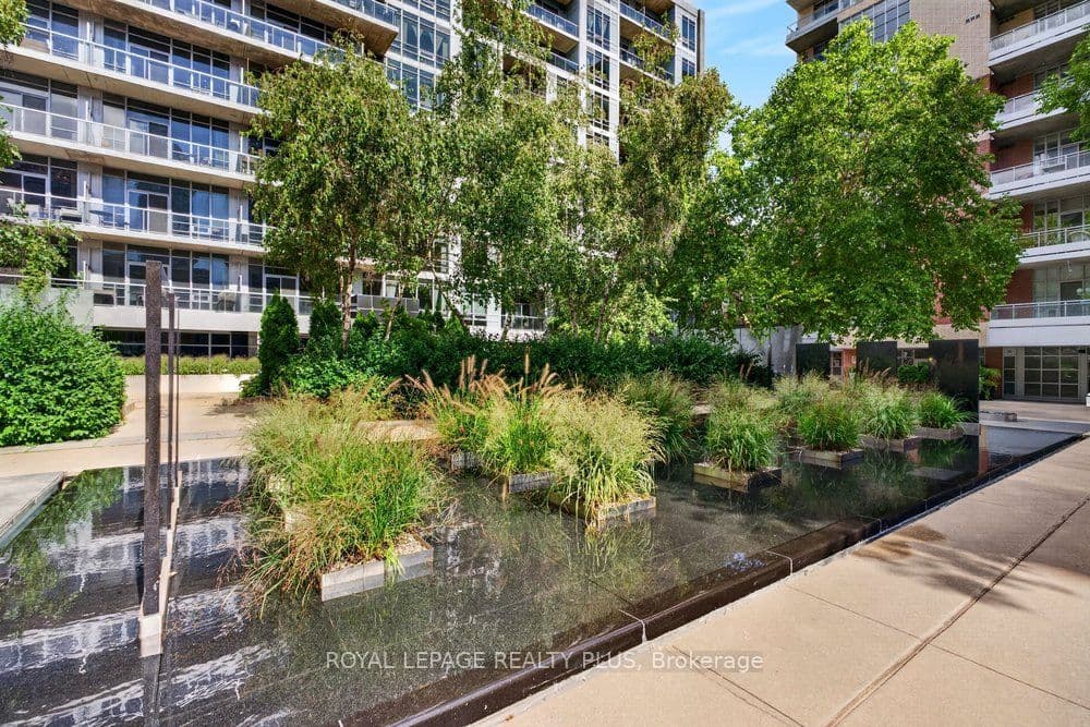 399 Adelaide Street W 509, Toronto, ON M5V 1S1
