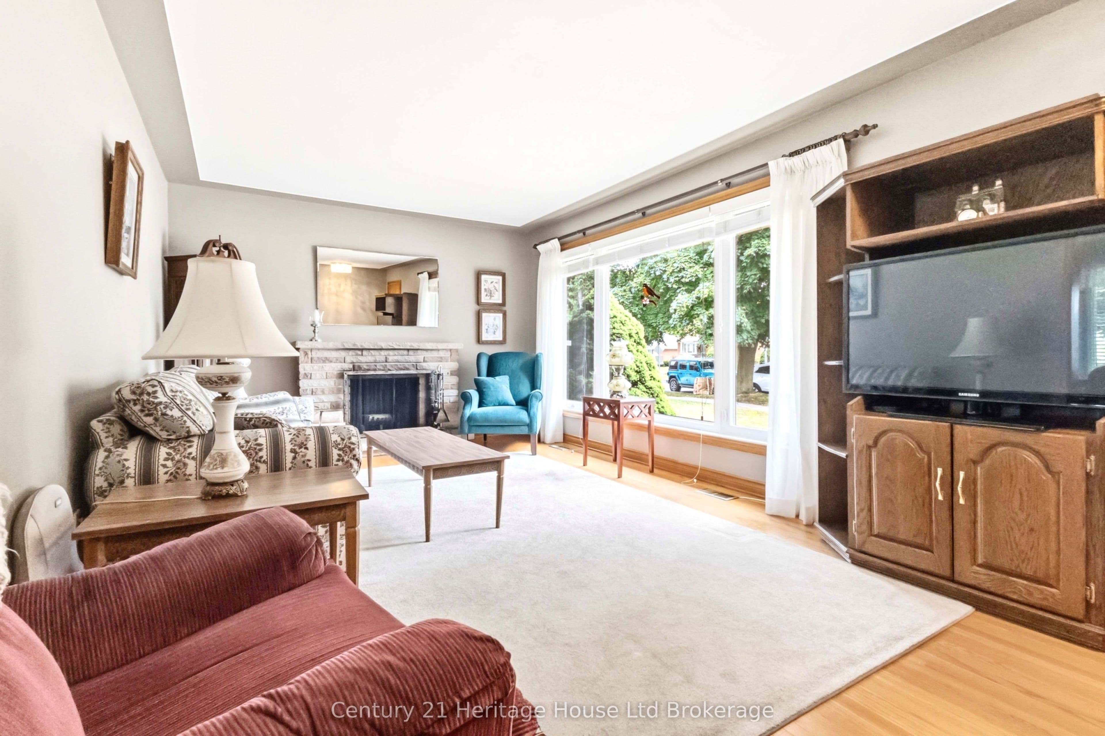 26 Deveron Crescent, London South, ON N5Z 4B1