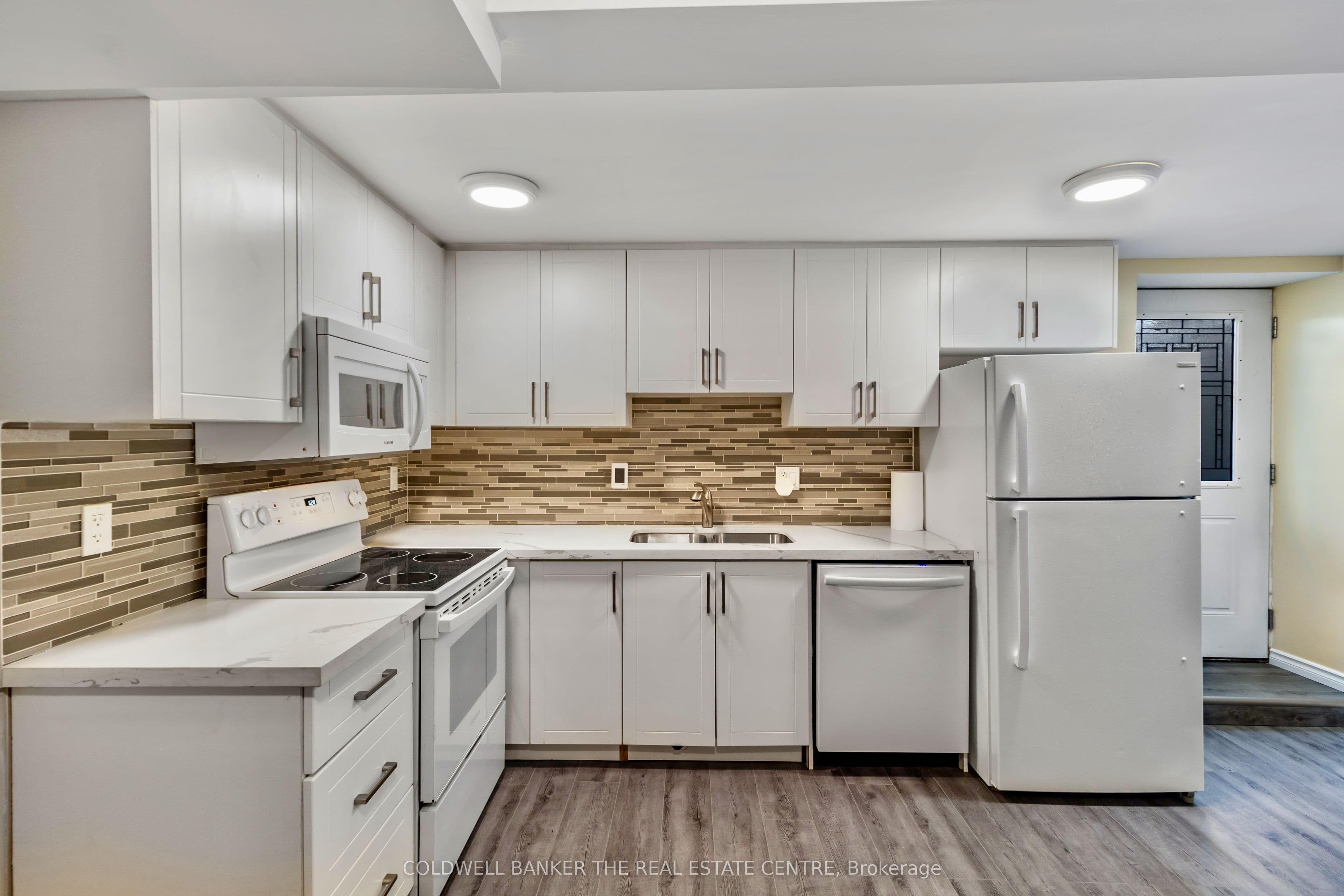 5 Rutherford Avenue, Toronto, ON M6M 2C5