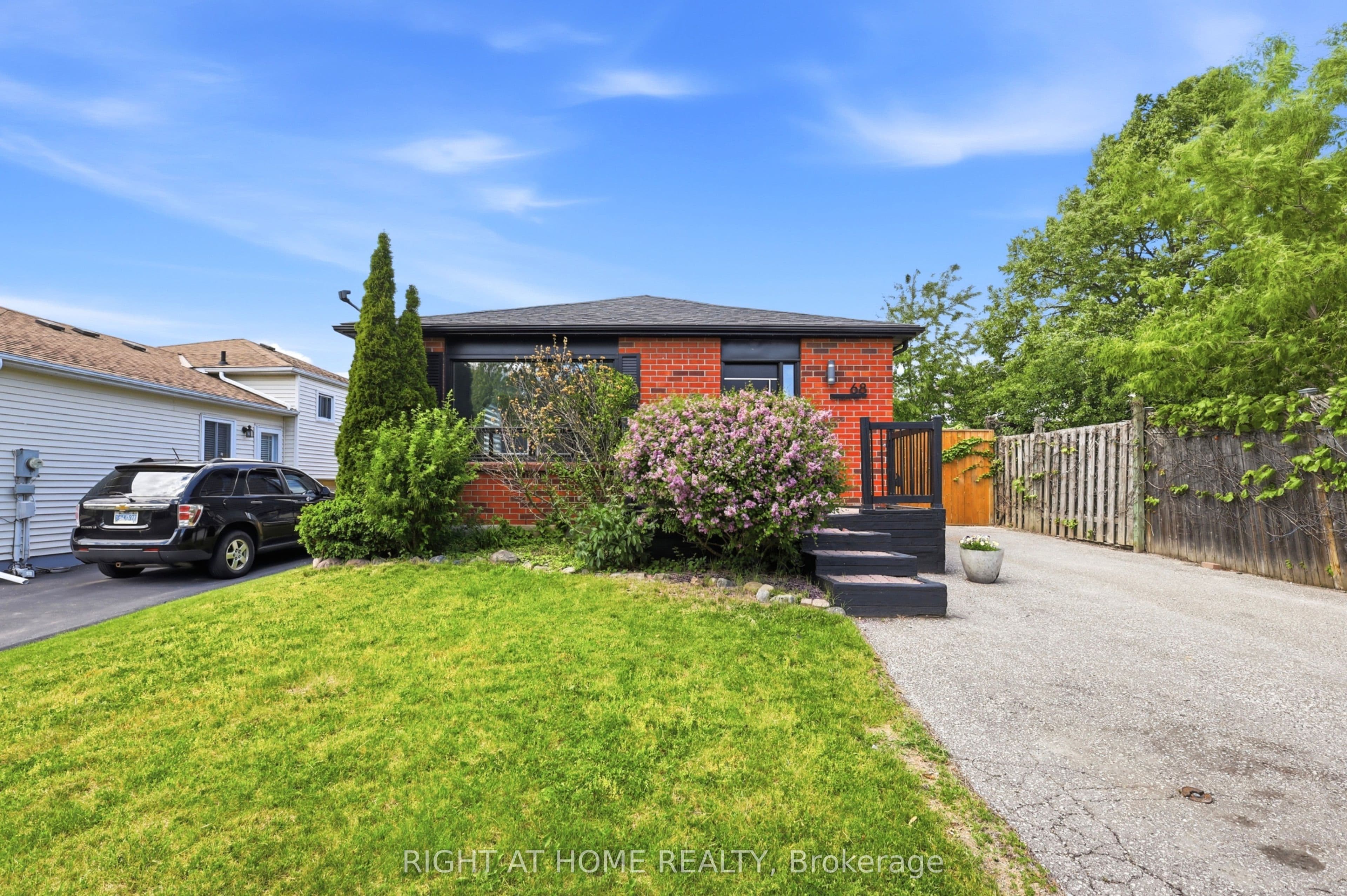 68 Overbank Drive, Oshawa, ON L1J 7Y8