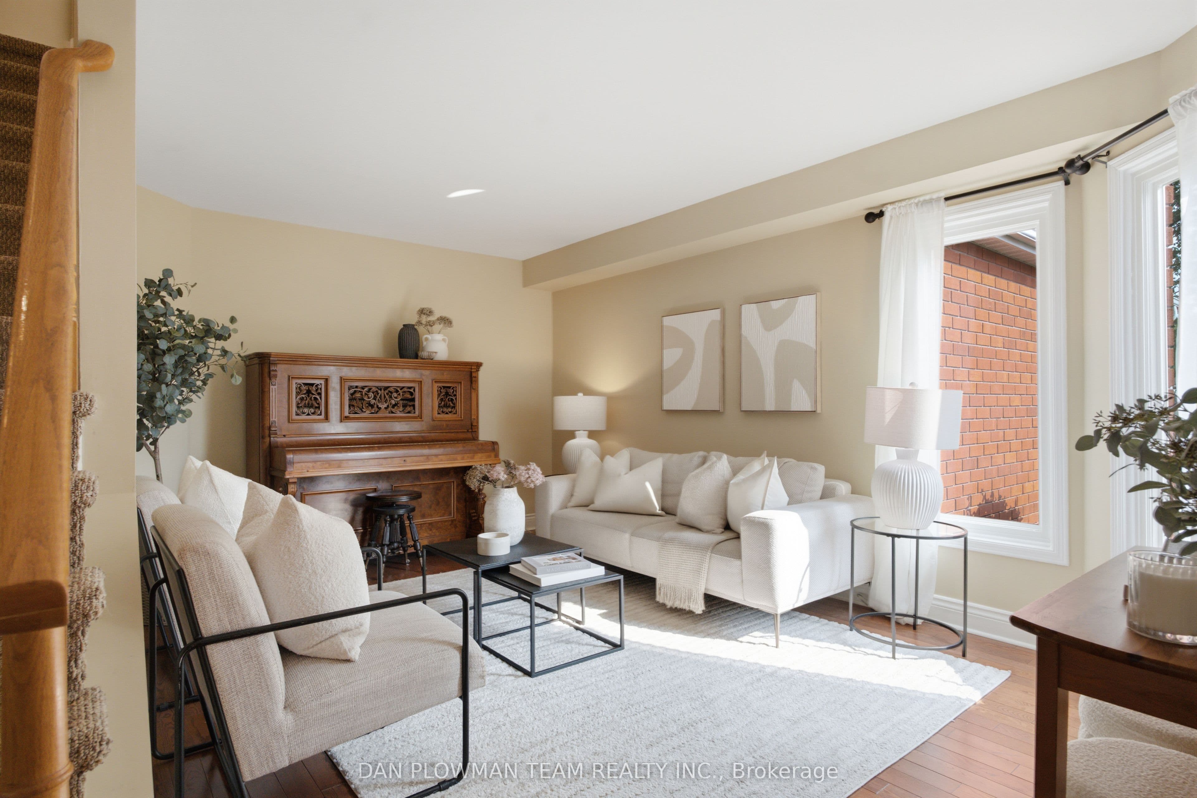 6 Saddlebrook Court, Clarington, ON L1E 2C5