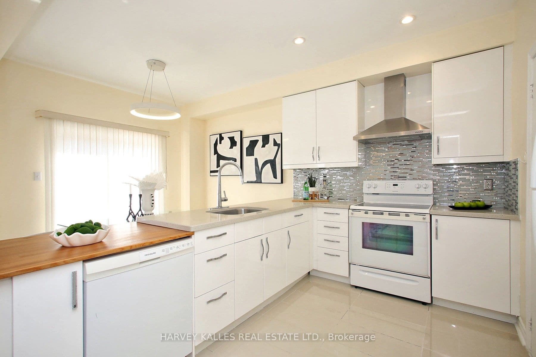 71 Mcnally Way, Aurora, ON L4G 7V2