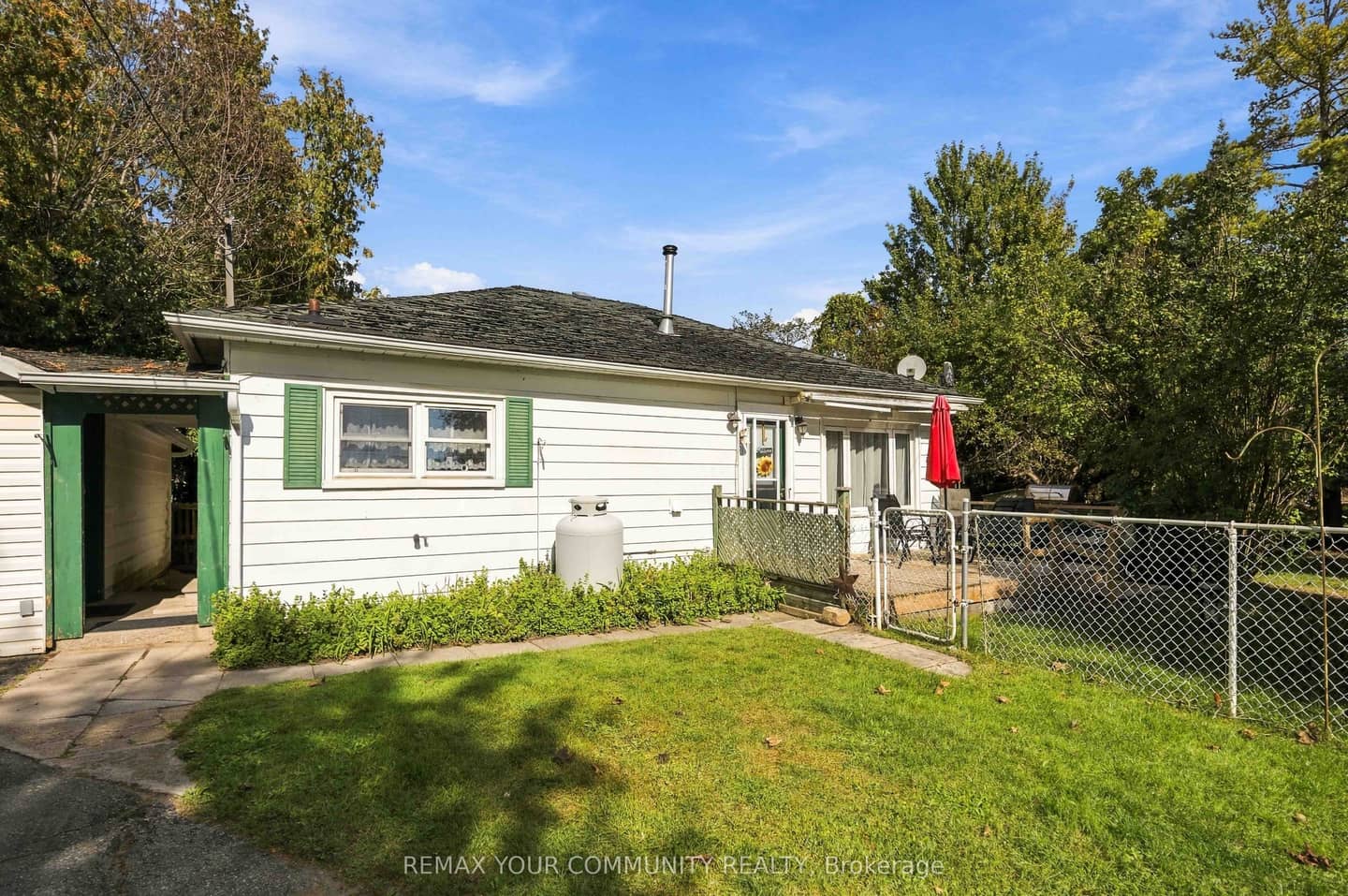 85 Catering Road, Georgina, ON L0E 1R0
