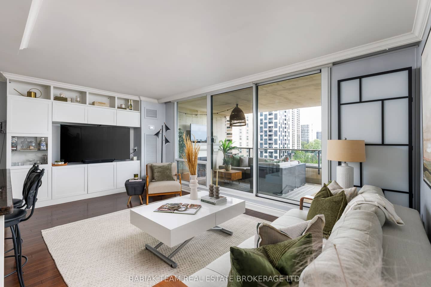 50 Quebec Avenue 705, Toronto, ON M6P 4B4