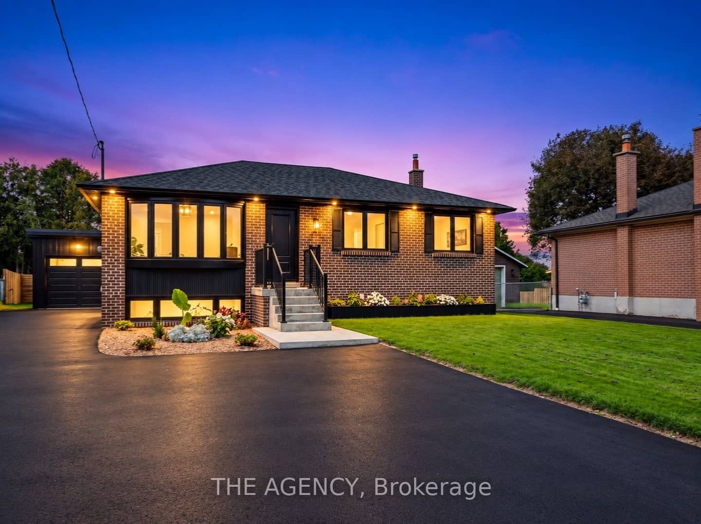 26 Webster Drive, Aurora, ON L4G 2A5