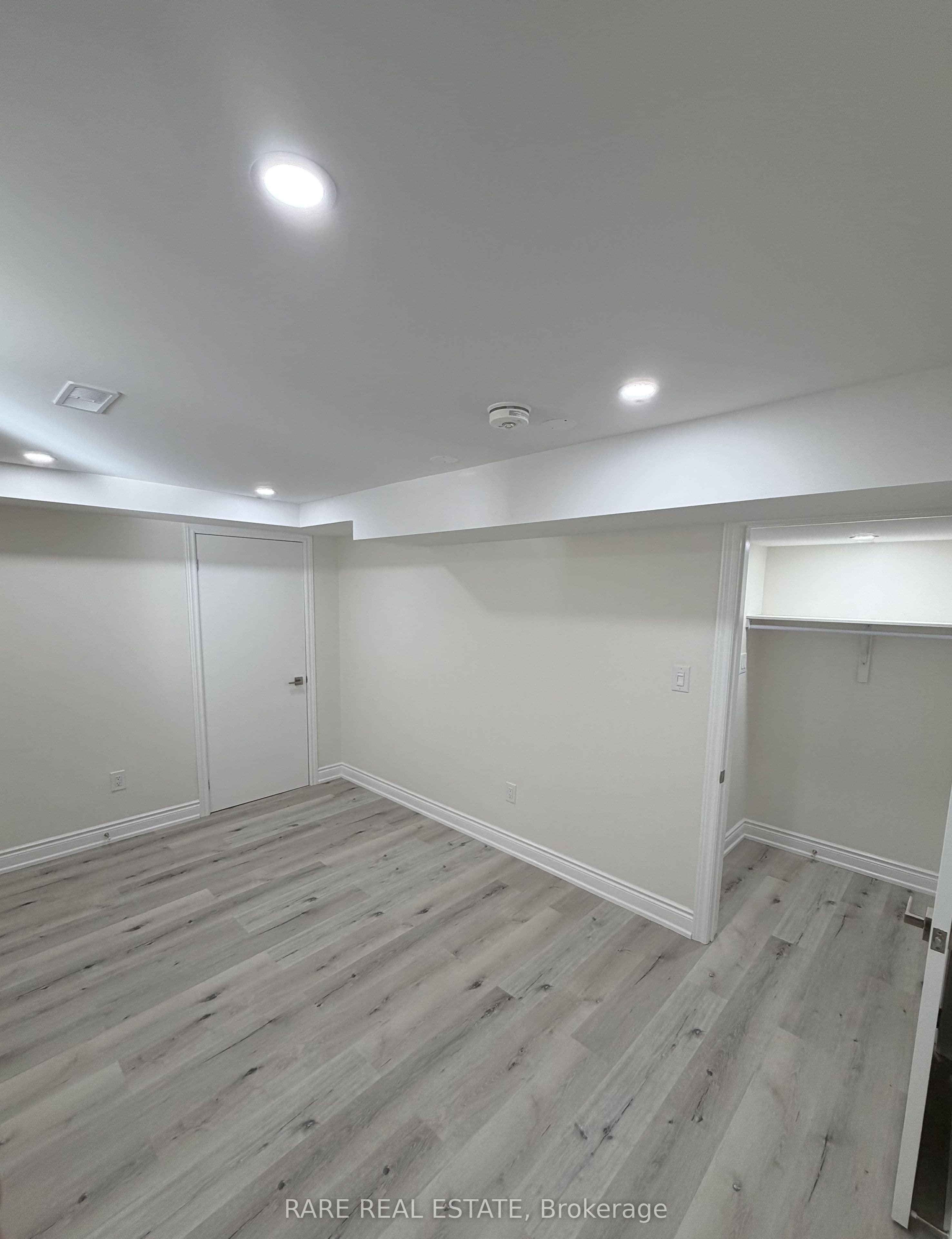 6 Country Ridge Court Lower, Brampton, ON L6P 3S2