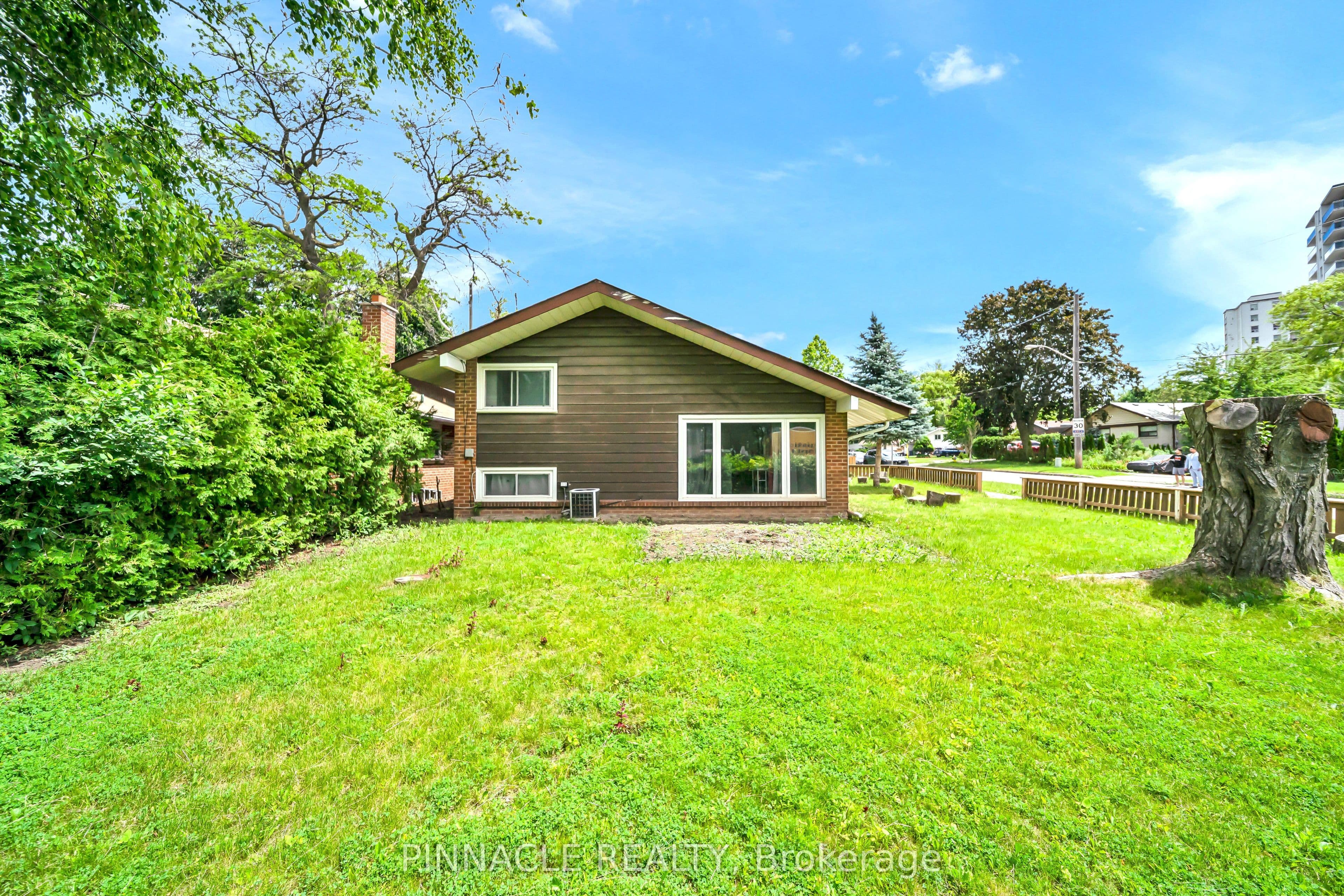 2 Ladysbridge Drive, Toronto, ON M1G 3H6