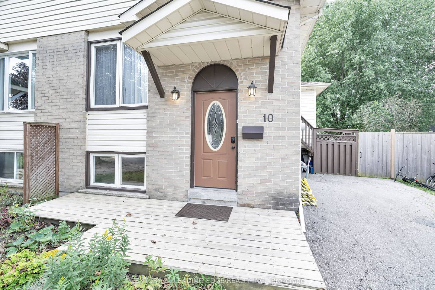 10 Fairbairn Court, Clarington, ON L1C 4K9