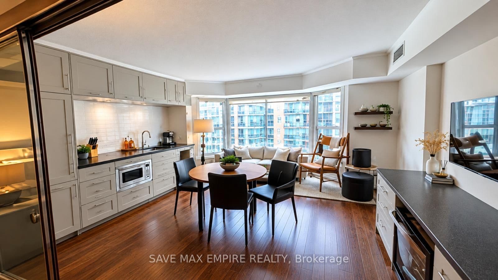 155 Yorkville Avenue 710, Toronto, ON M5R 1C4