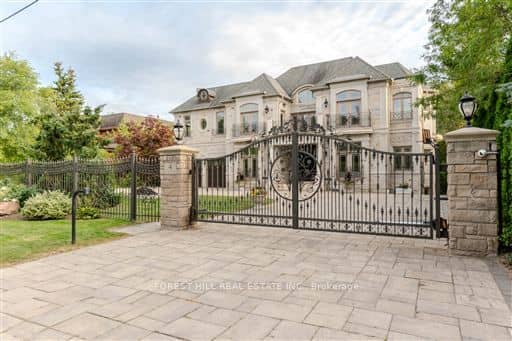 4 Fifeshire Road, Toronto, ON M2L 2G5