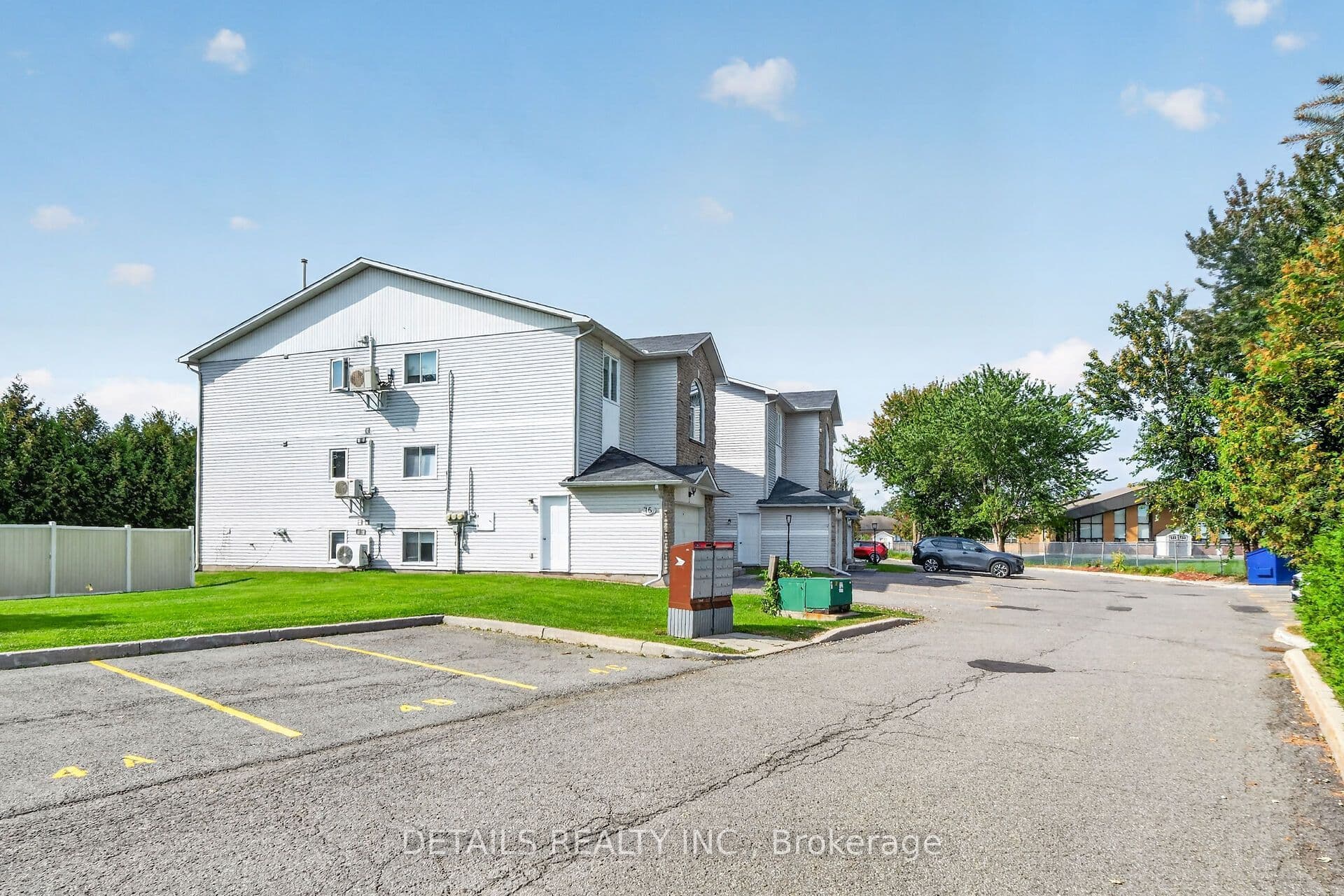 75 Lapointe Boulevard 3C, Russell, ON K0A 1W0
