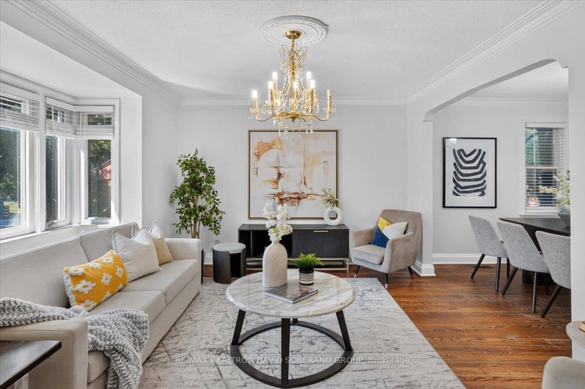 122 Mcgillivray Avenue, Toronto, ON M5M 2Y6