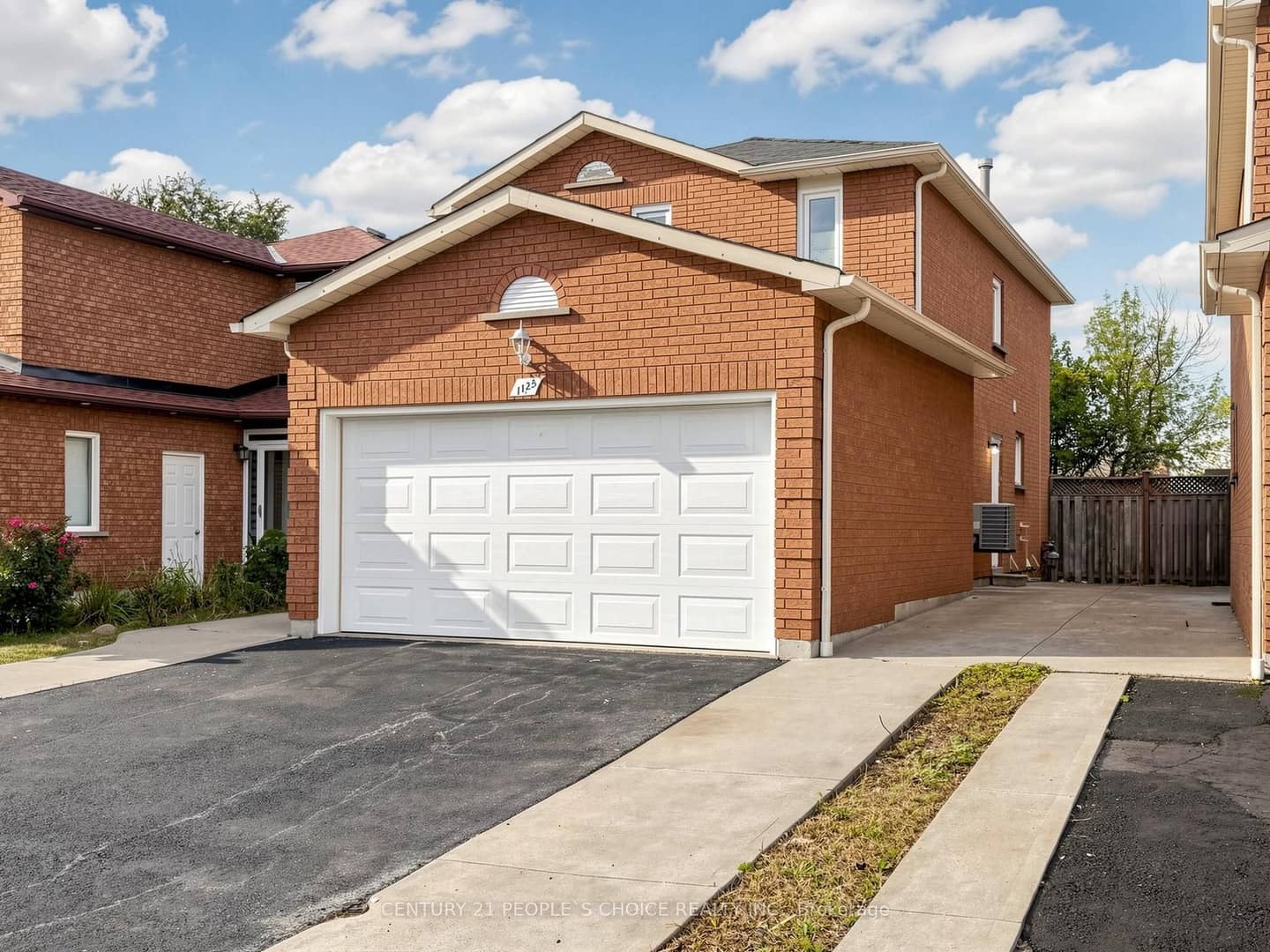 1125 Ivandale Drive, Mississauga, ON L5V 1A9