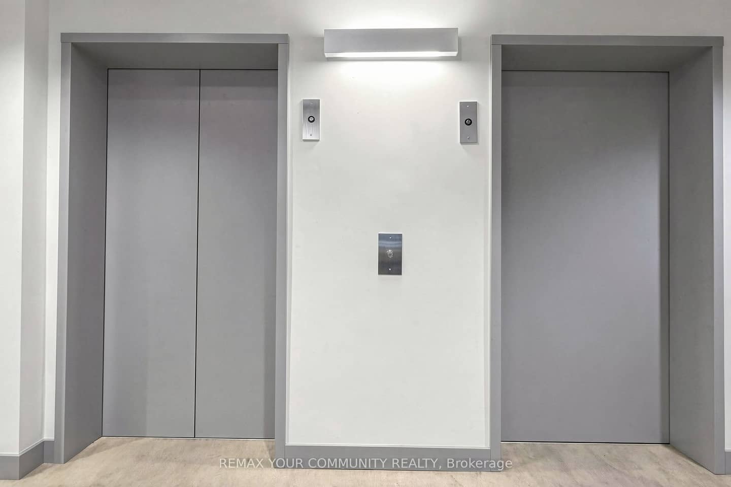 105 The Queensway Avenue 2304, Toronto, ON M6S 5B5