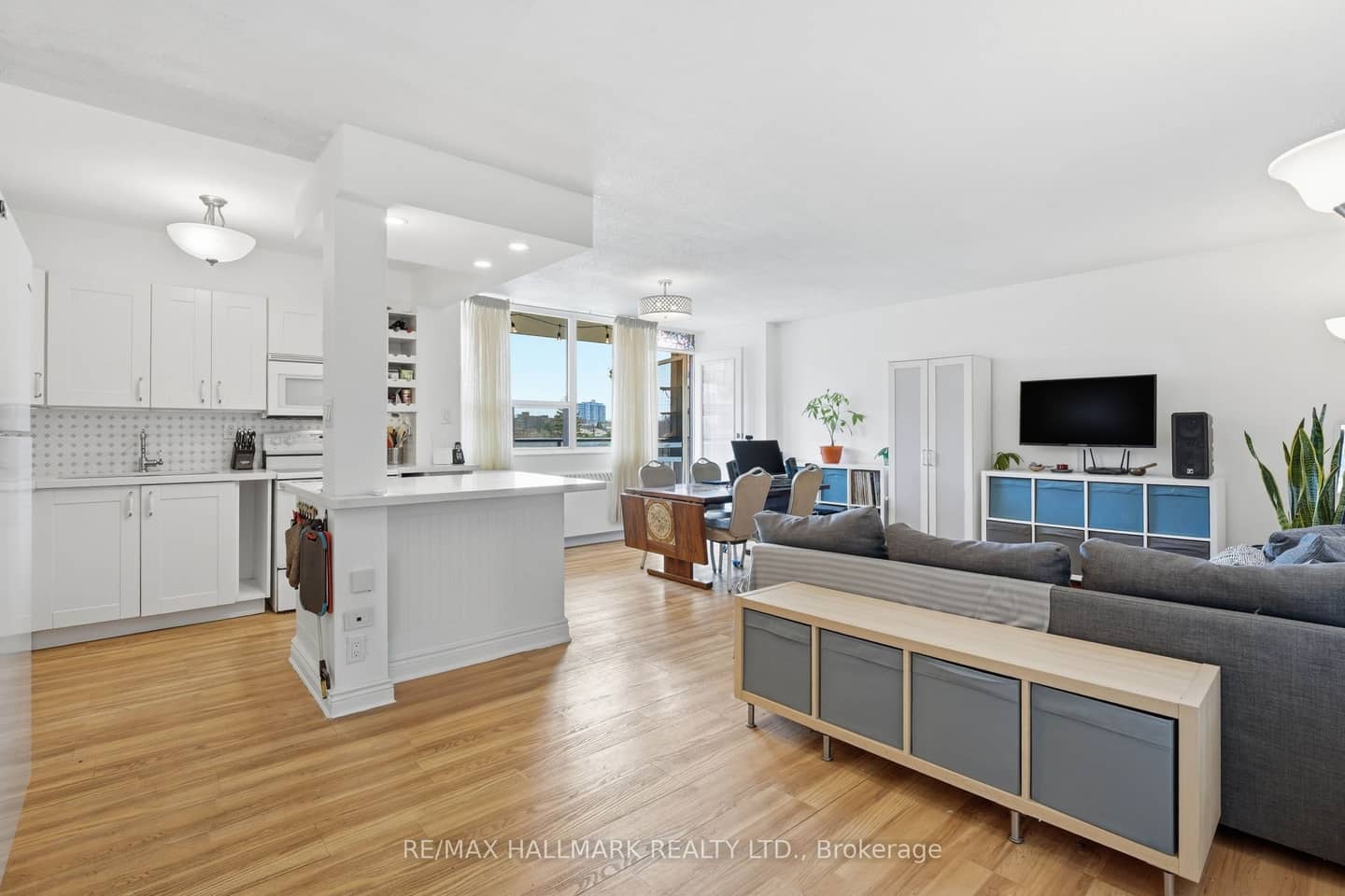 180 Markham Road 503, Toronto, ON M1M 2Z9