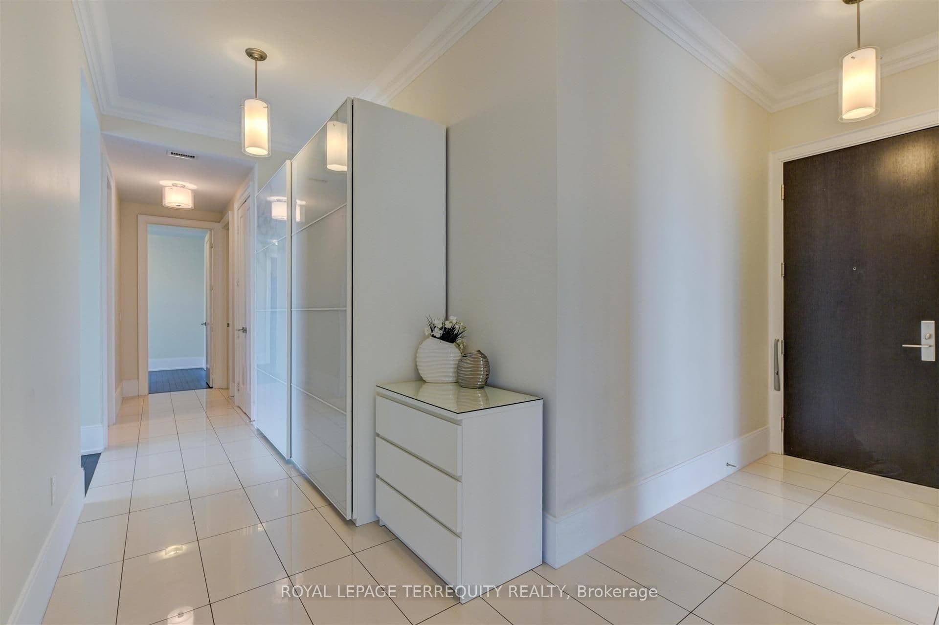 70 Roehampton Avenue 2521, Toronto, ON M4P 1R2