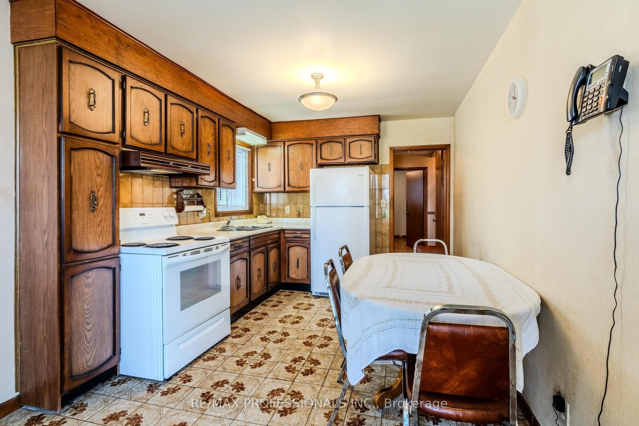 45 Chartwell Road, Toronto, ON M8Z 4E9