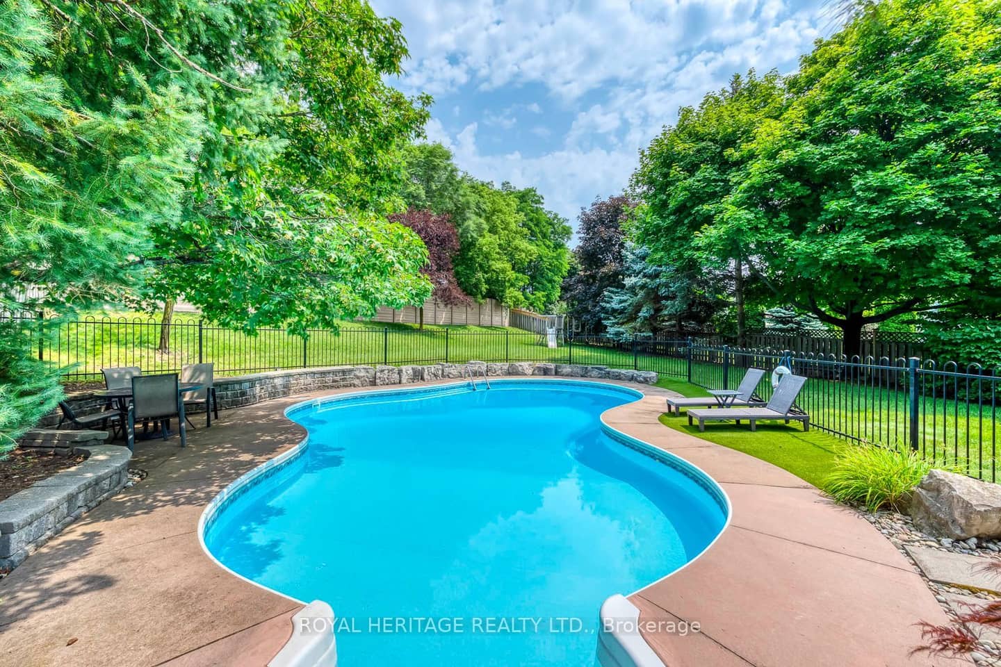 1451 Ravensmoor Crescent, Mississauga, ON L5M 3L4
