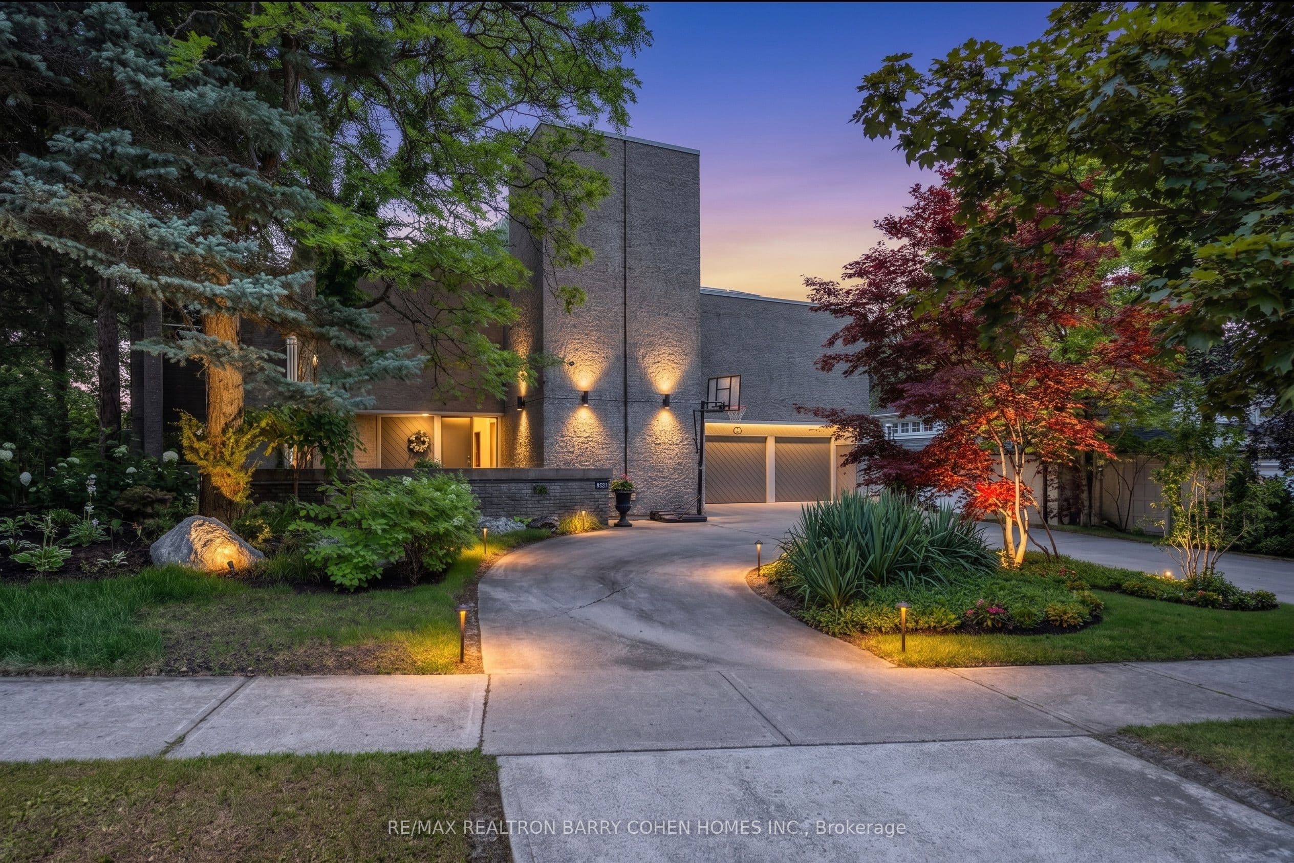 10 Penwood Crescent, Toronto, ON M3B 2B9