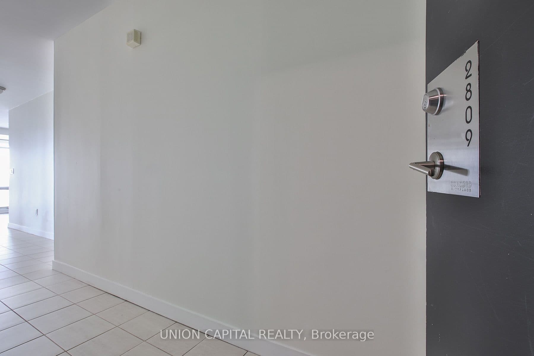 11 Brunel Court 2809, Toronto, ON M5V 3Y3