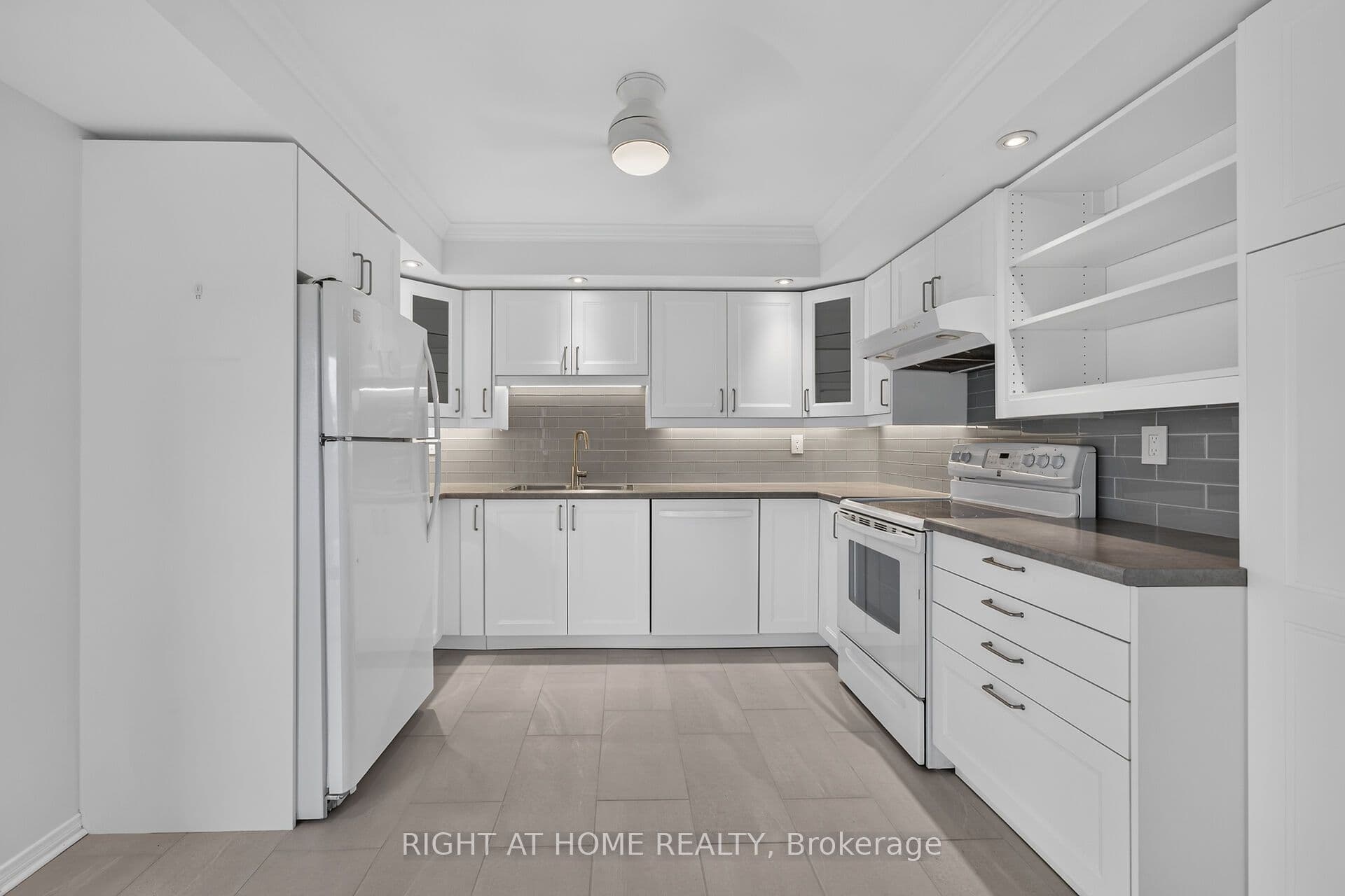 5080 Pinedale Avenue 306, Burlington, ON L7L 5V7