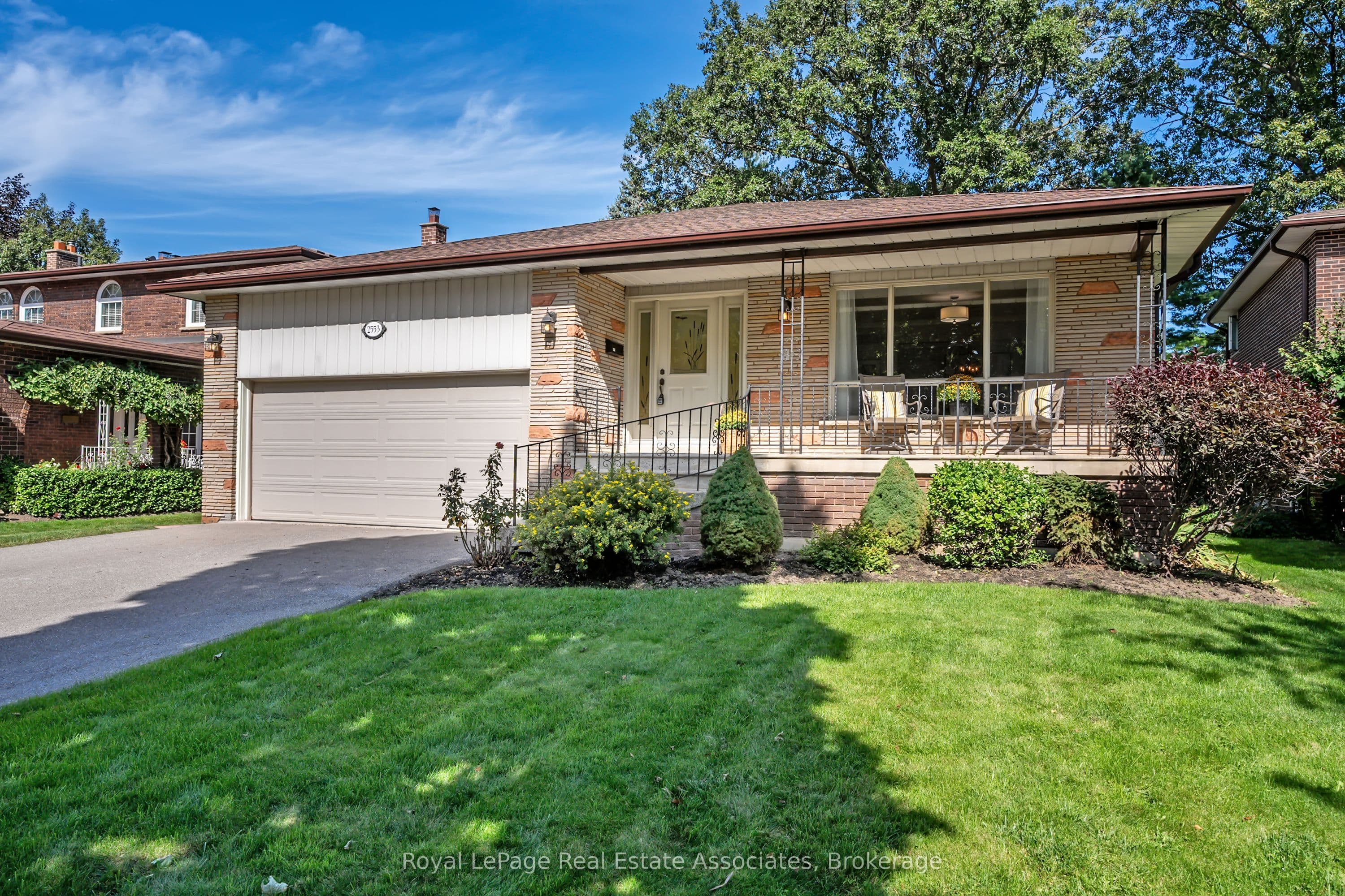 2553 Annelyn Court, Mississauga, ON L5C 2Z7