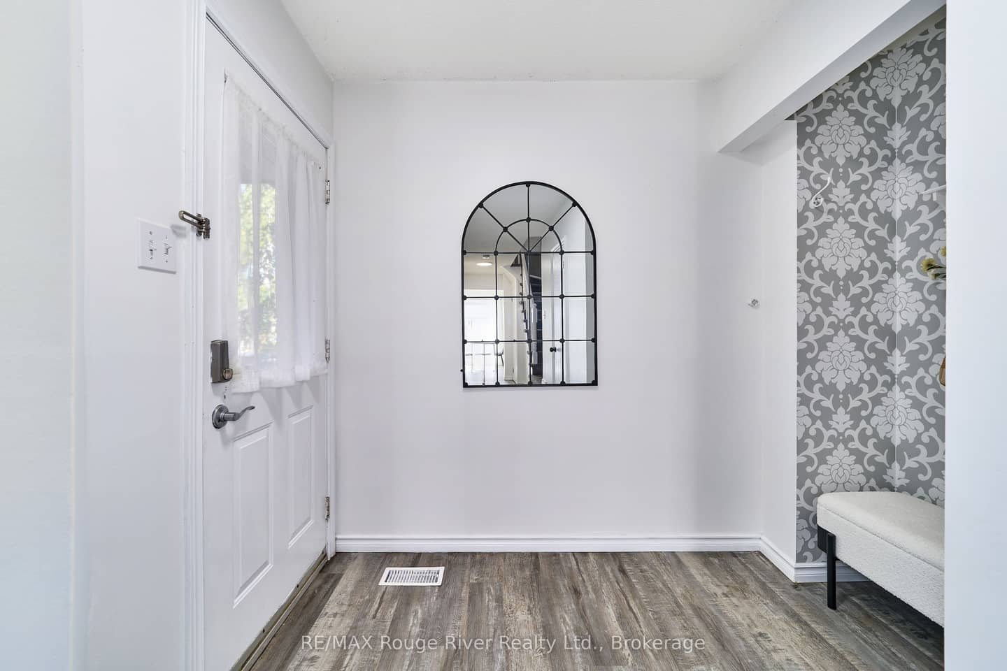 8 Landerville Lane, Clarington, ON L1C 4W8