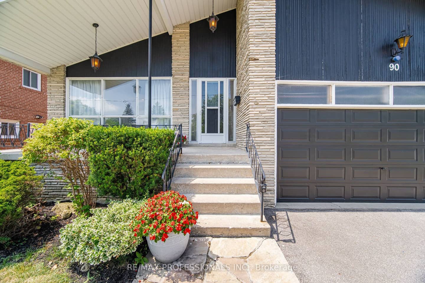 90 Peckham Avenue, Toronto, ON M2R 2V5