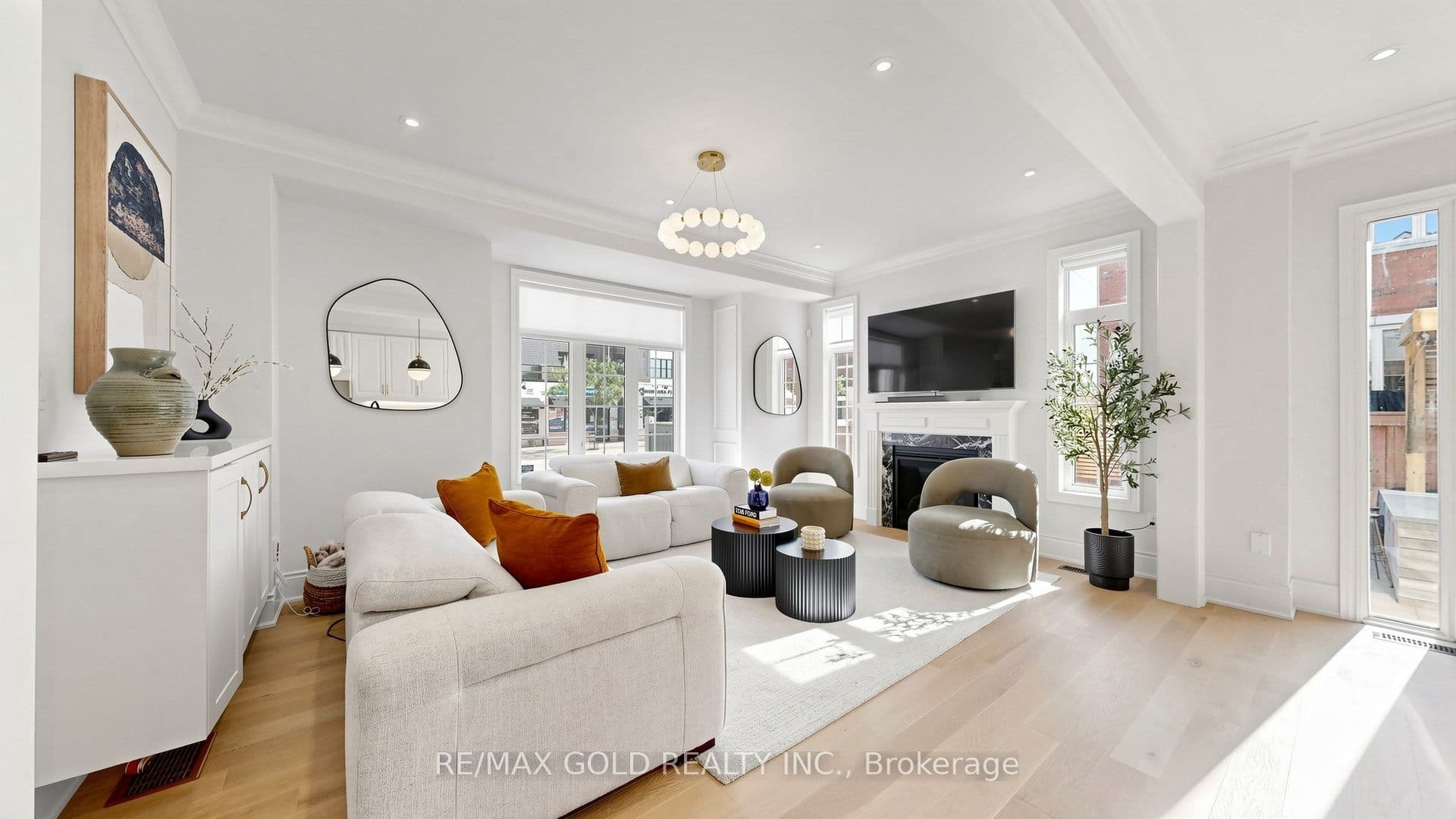125 Burnhamthorpe Road E, Oakville, ON L6H 3R4