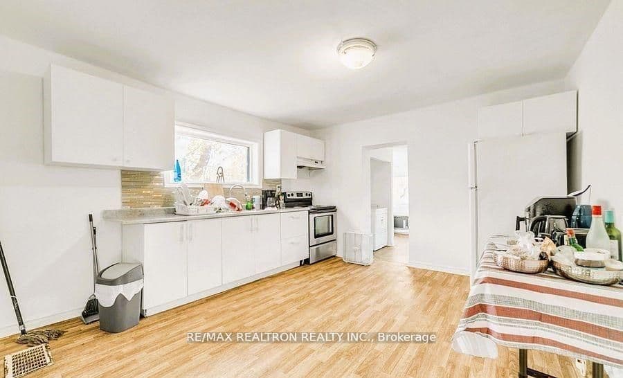 16958 Bayview Avenue, Newmarket, ON L3Y 6M5