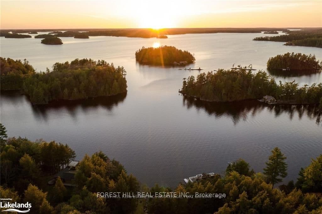 1004 Old Township Road, Muskoka Lakes, ON P0B 1J0
