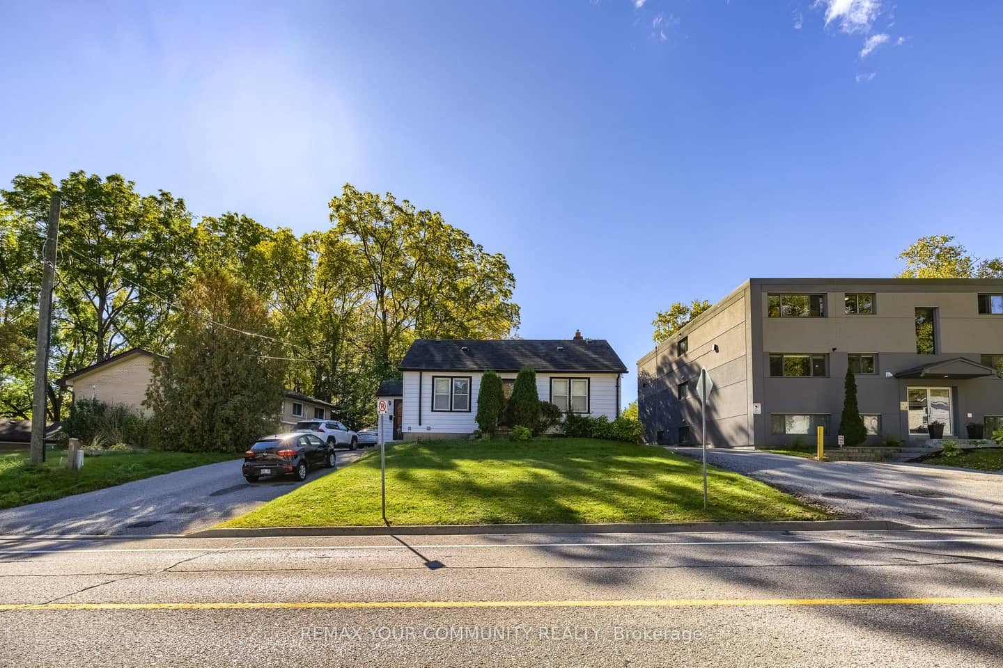 374 Penn Avenue, Newmarket, ON L3Y 2S9