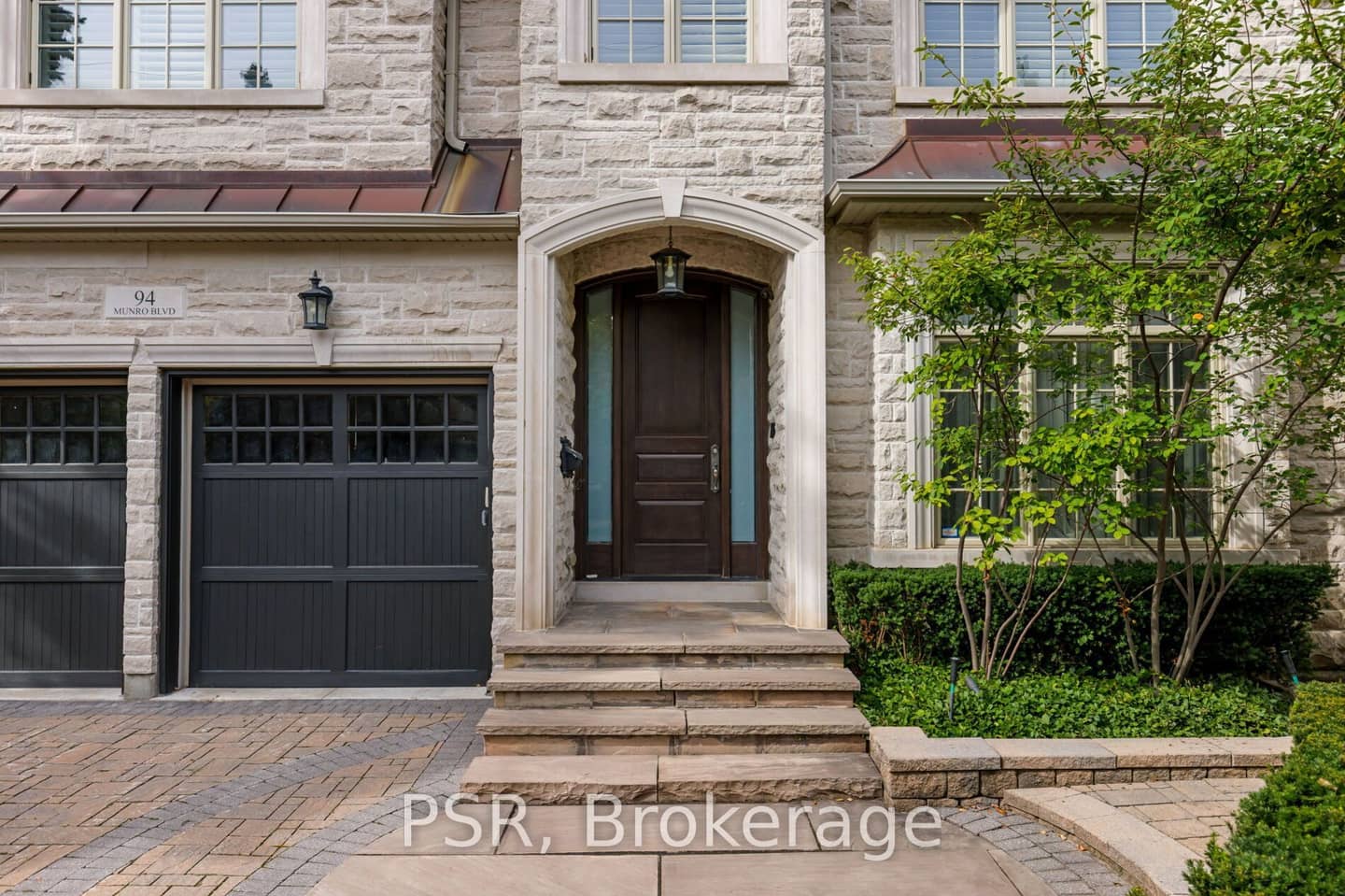 94 Munro Boulevard, Toronto, ON M2P 1C4