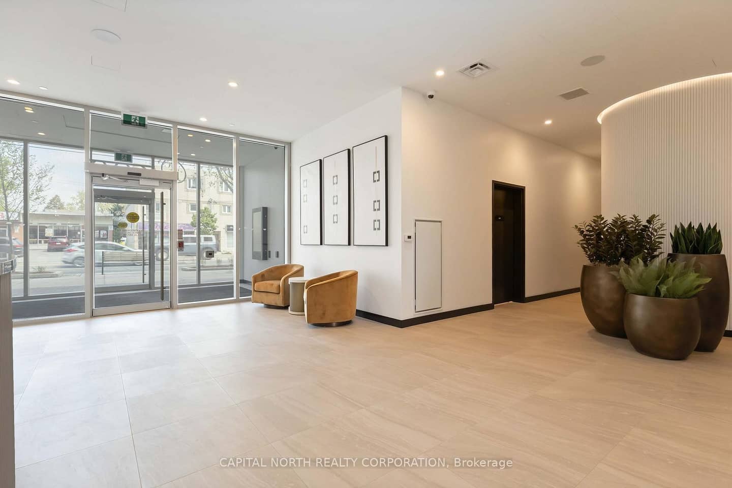 689 The Queensway 709, Toronto, ON M8Y 0C8
