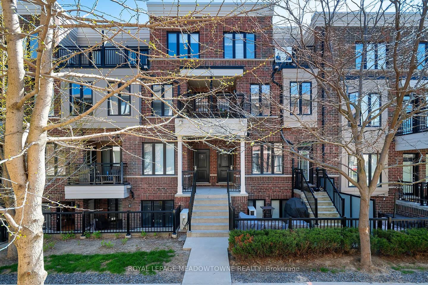 10 Carnation Avenue 19, Toronto, ON M8V 0B8