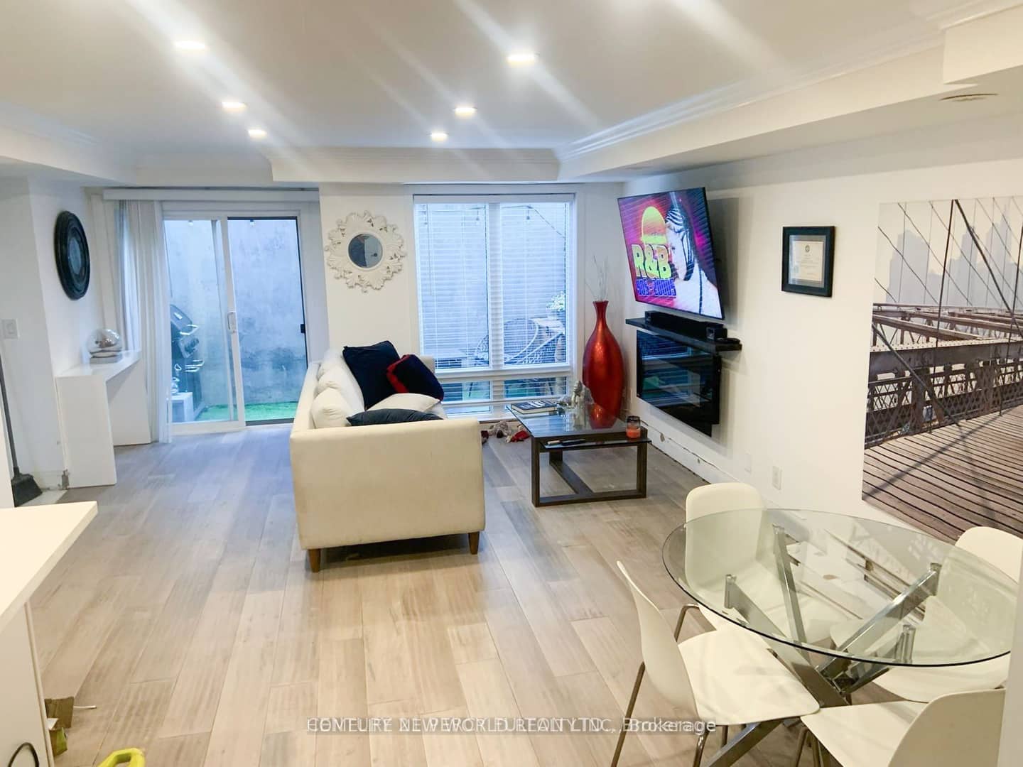 2 Dunsheath Way 109, Markham, ON L6B 1N3