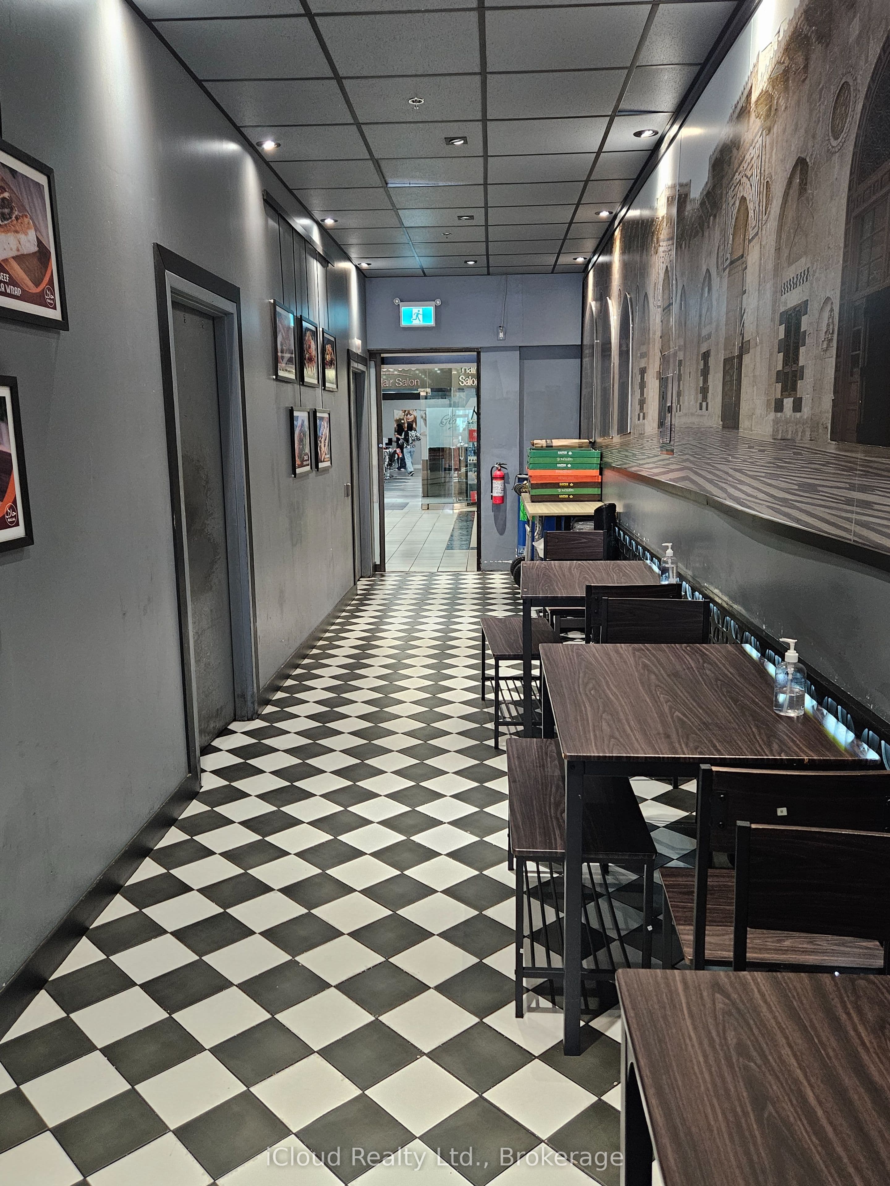 377 Burnhamthorpe Road E 4, Mississauga, ON L5A 3Y1
