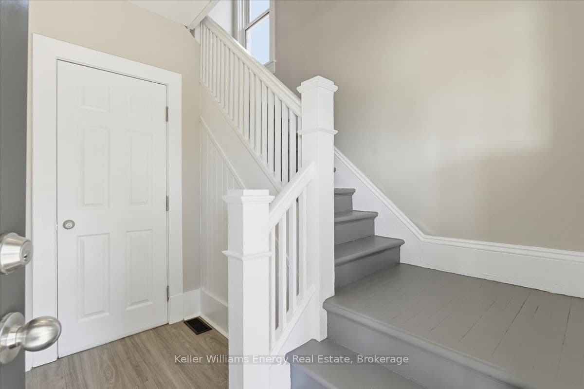 108 Division Street, Oshawa, ON L1G 5M1