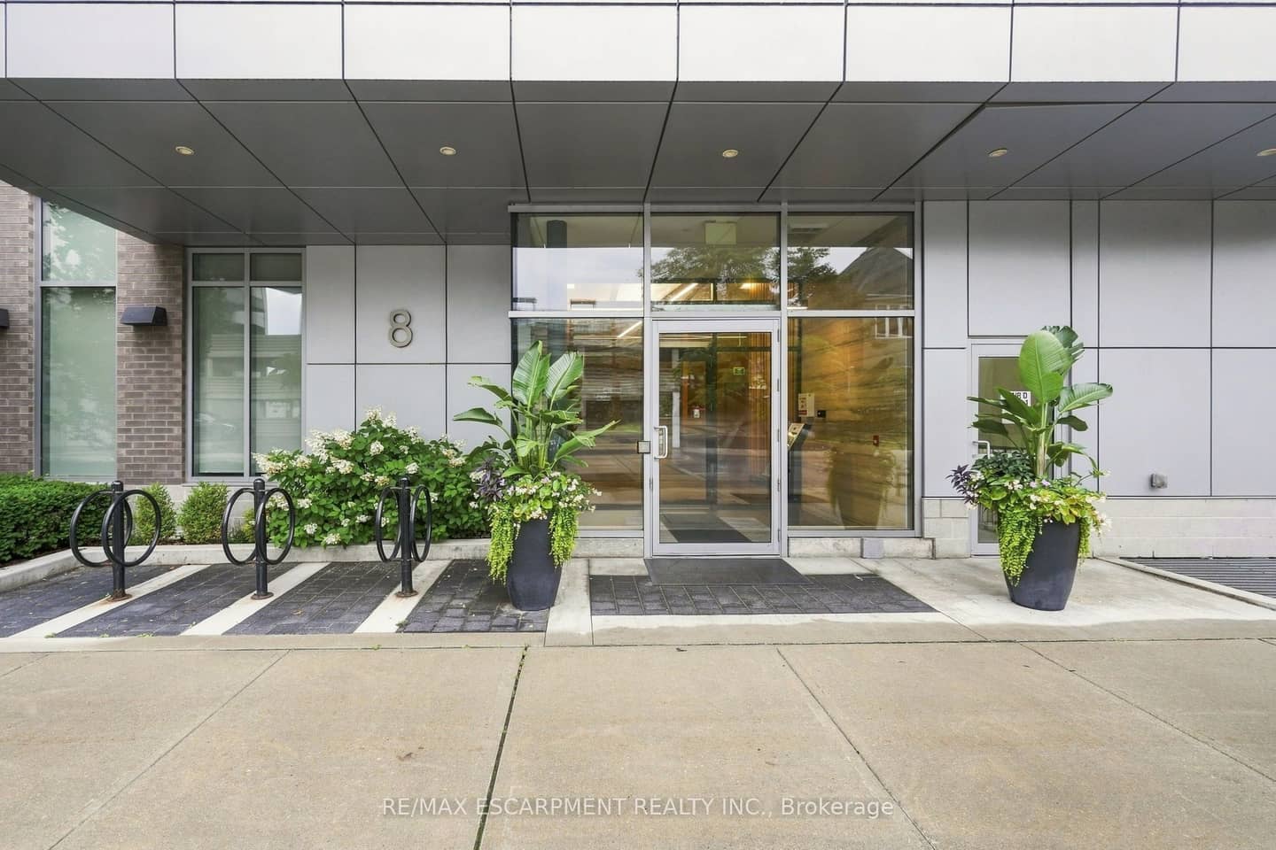 8 Ann Street 902, Mississauga, ON L5G 3E6