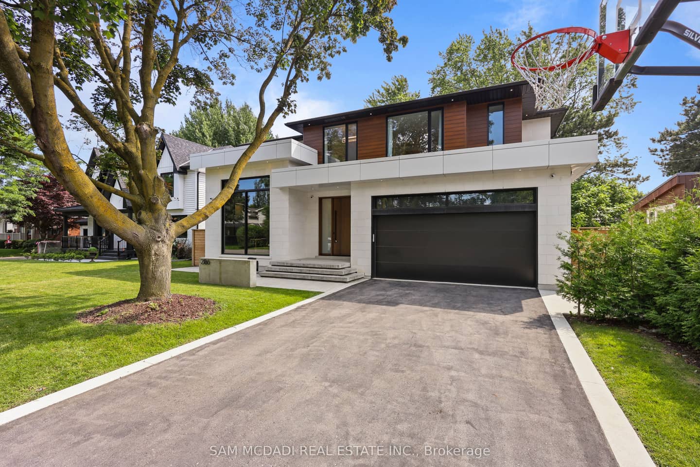 2186 Harcourt Crescent, Mississauga, ON L4Y 1W1