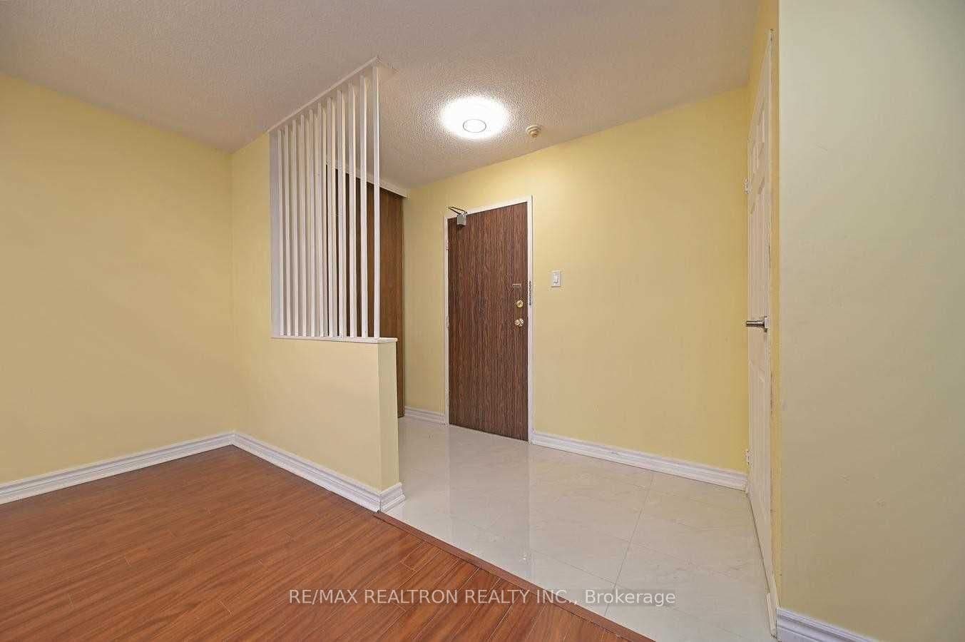21 Knightsbridge Road 1201, Brampton, ON L6T 3Y1