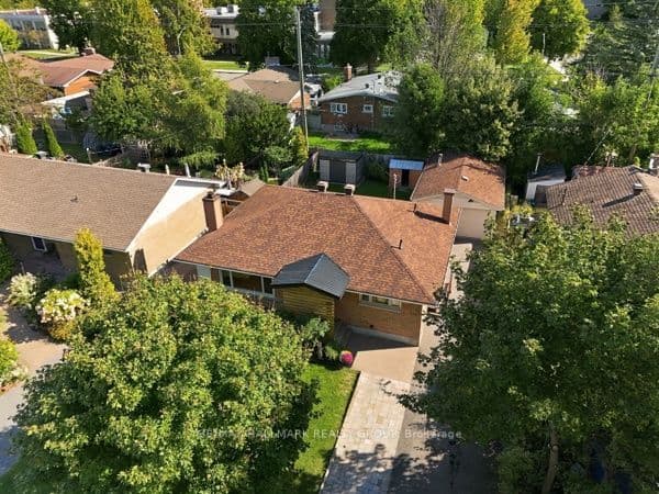 1321 Rideout Crescent, Parkway Park - Queensway Terrace S and Area, ON K2C 2X9