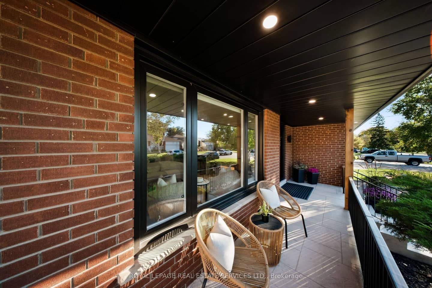 655 Netherton Crescent, Mississauga, ON L4Y 2M5