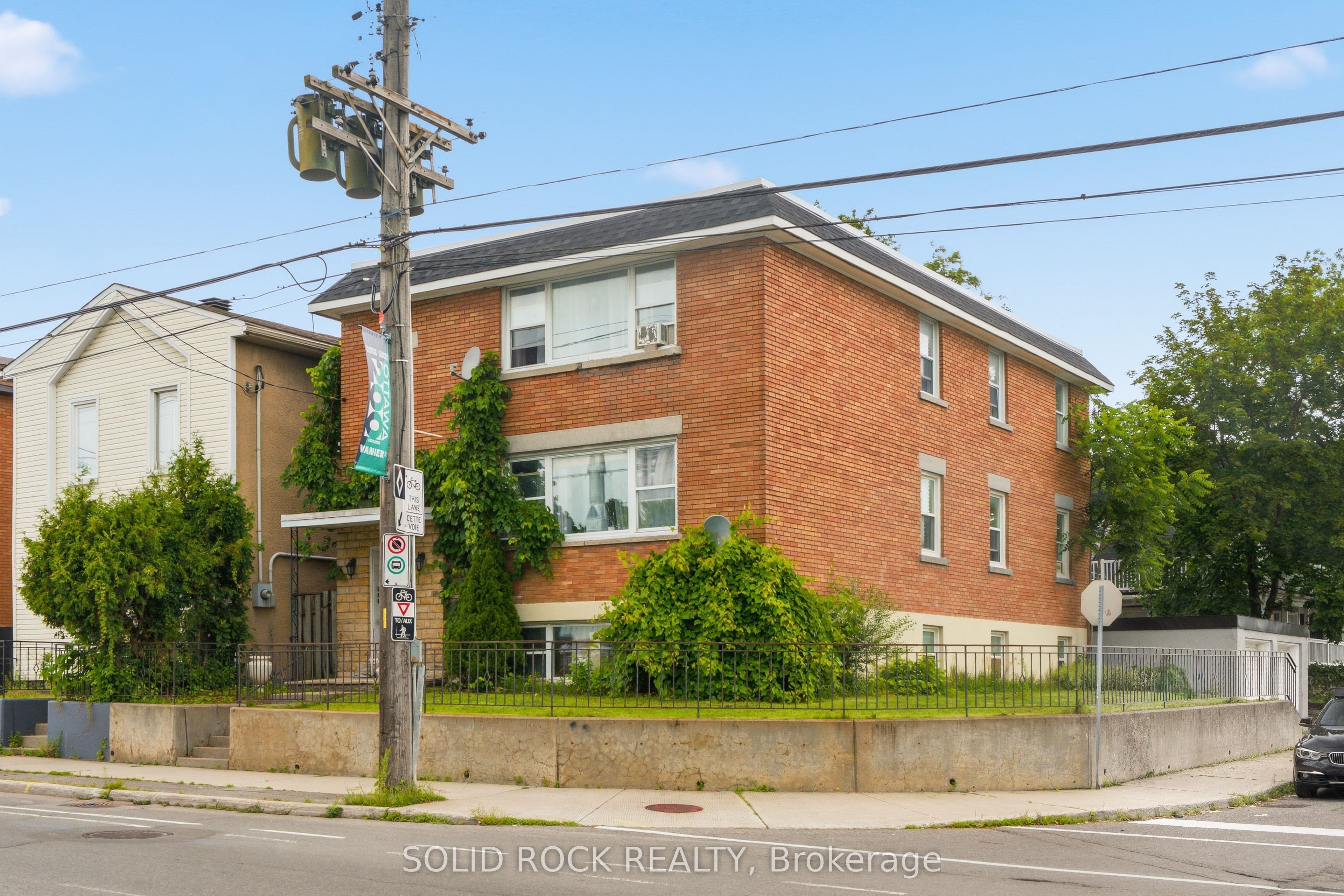 289 Mcarthur Avenue, Vanier and Kingsview Park, ON K1L 6P3