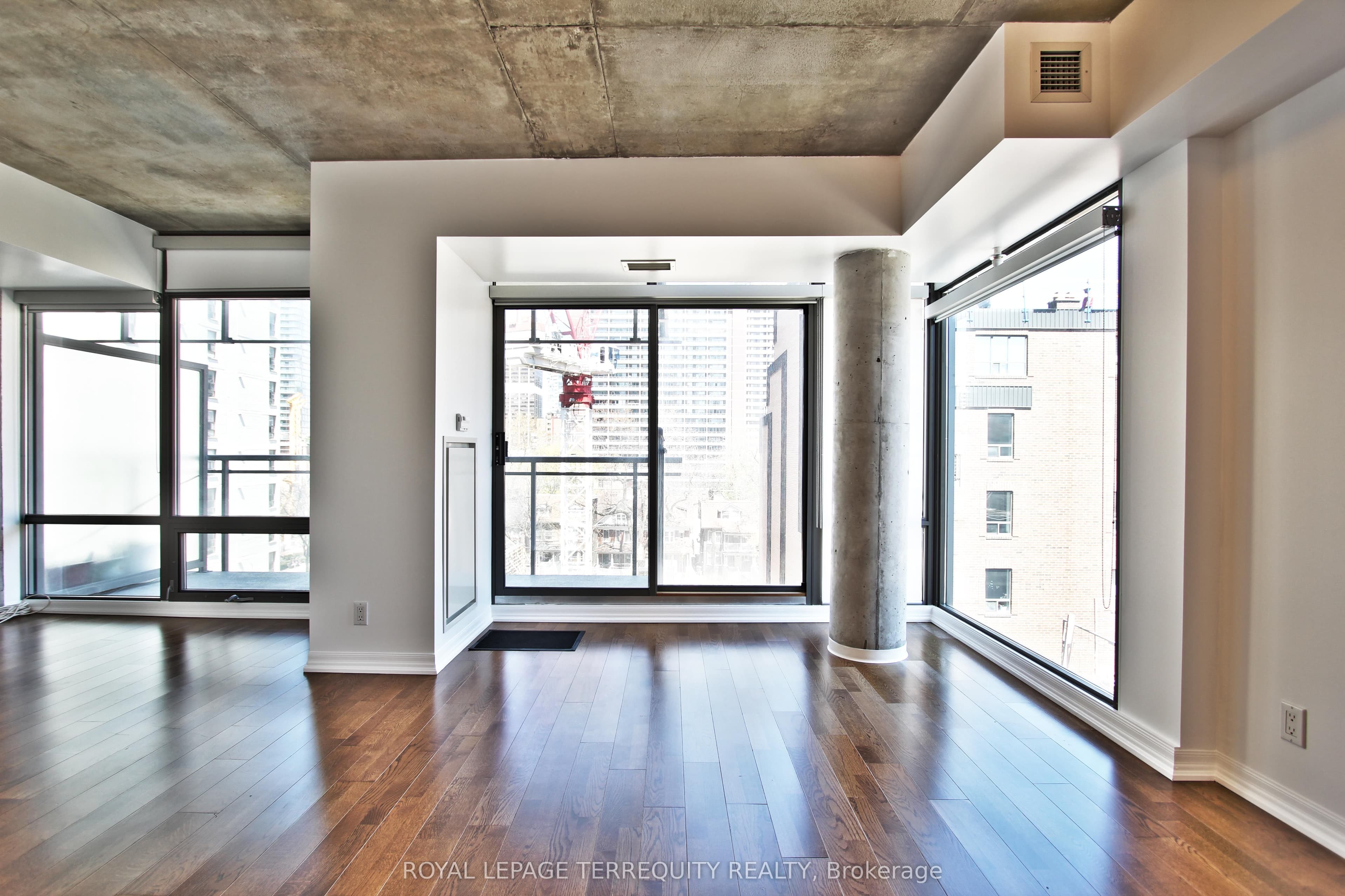 22 Wellesley Street E 708, Toronto, ON M4Y 1G3