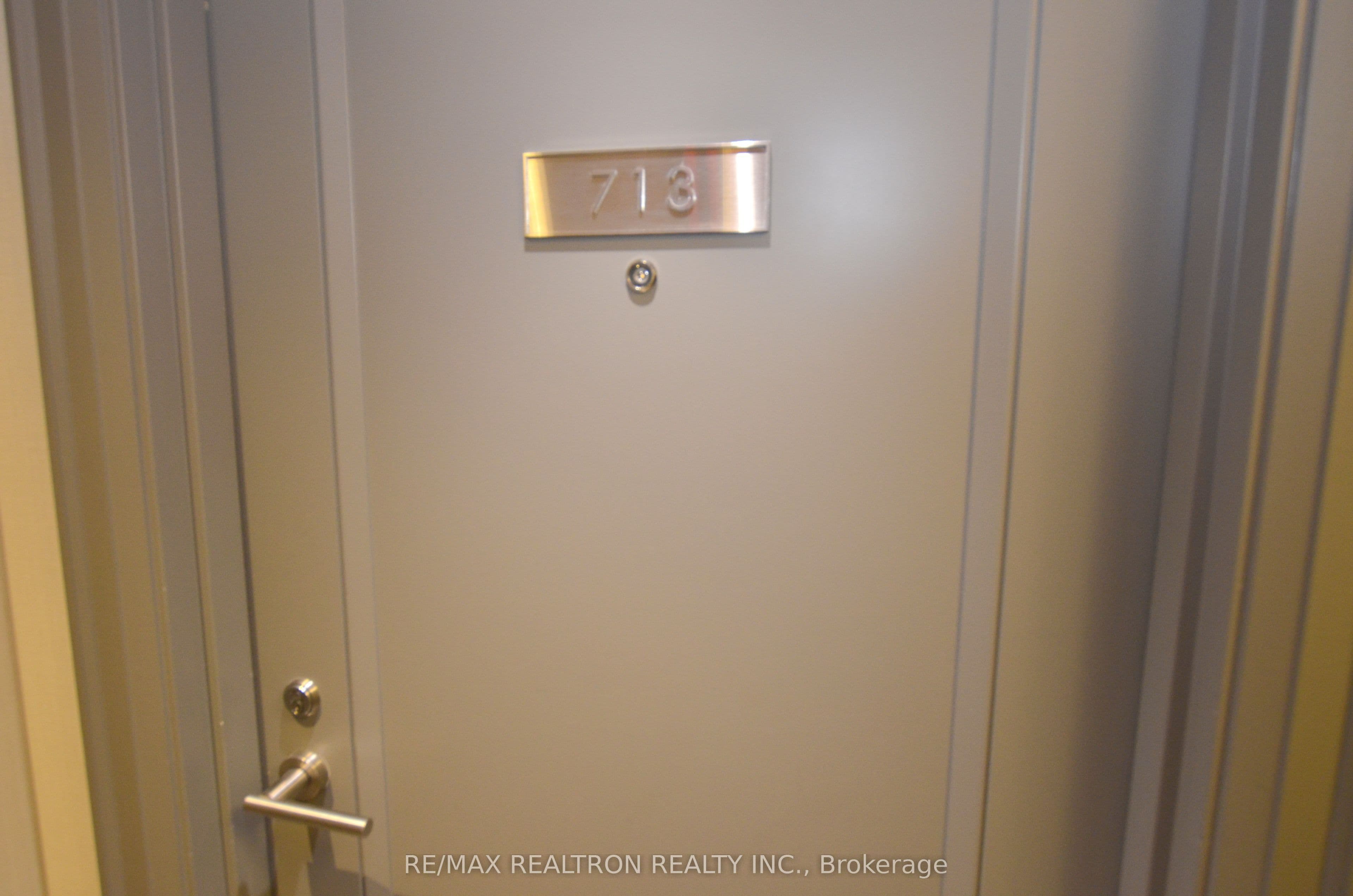155 Yorkville Avenue 713, Toronto, ON M5R 0B4