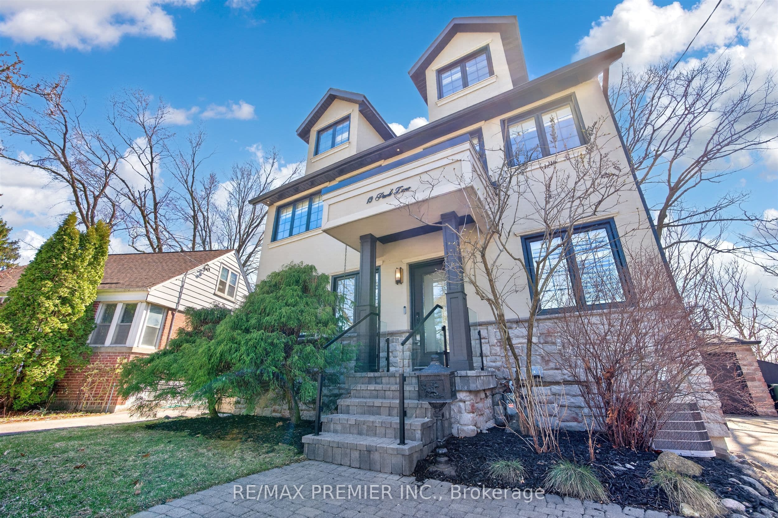 19 Park Lane, Toronto, ON M8Y 1R7